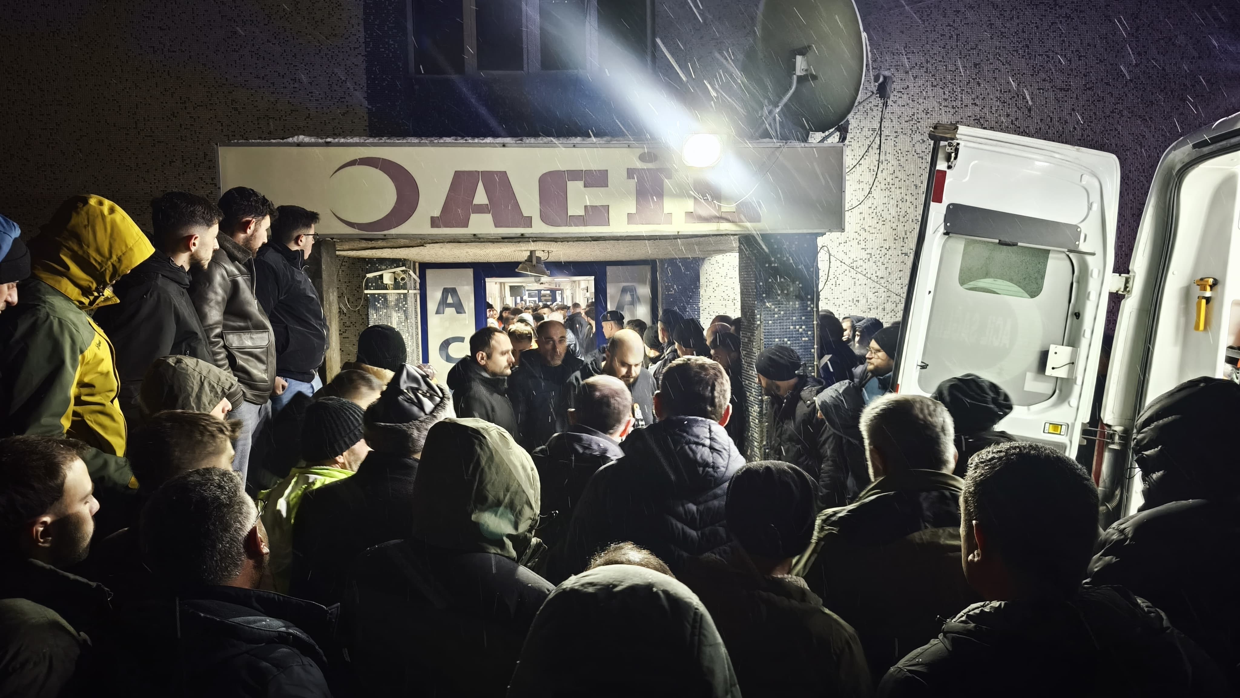 Zamanla Yarisin Boylesi Gorulmedi Bir An Bile Dusunmeden Sedyenin Uzerine Atladi (4)