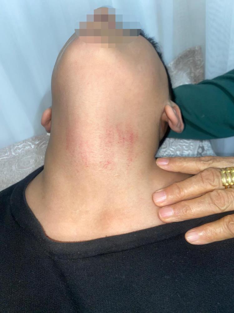 10 Yasindaki Ogrenciye Sok Iddia Bayrak Dustu Diye Bogazimi Sikti (2)