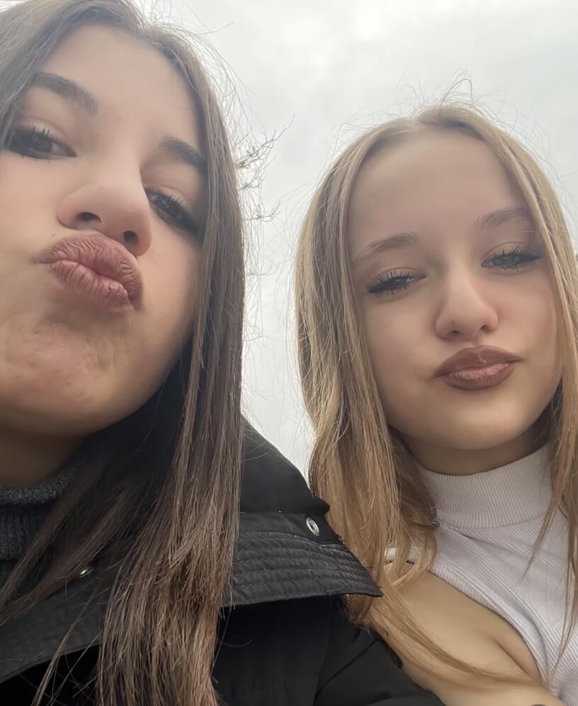 13 Yasindaki Iki Kiz Cocugu Kirmizi Isikta Karsiya Gecmeye Calisirken Kamyonet Carpti (3)