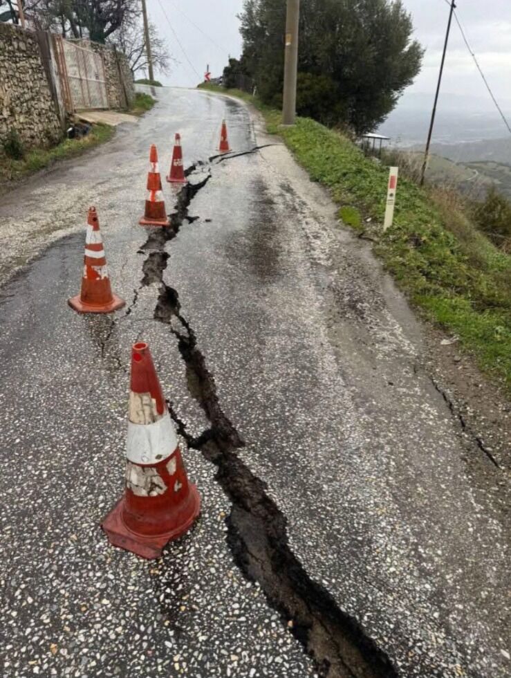 15 Gündür Ulaşım Yok Vatandaş Çözüm Bekliyor (2)
