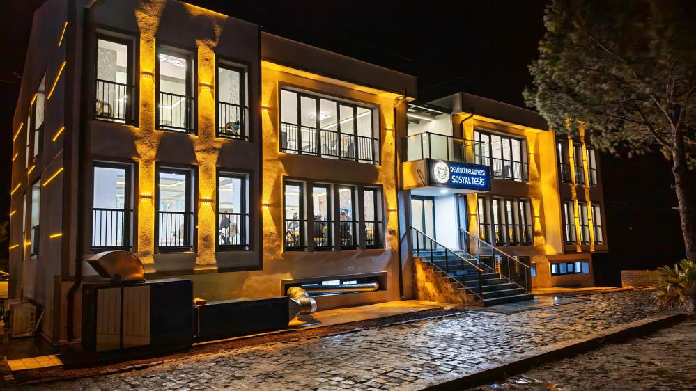 15 Yil Kapali Kaldi Simdi Ilcenin Bulusma Noktasi Oldu (5)