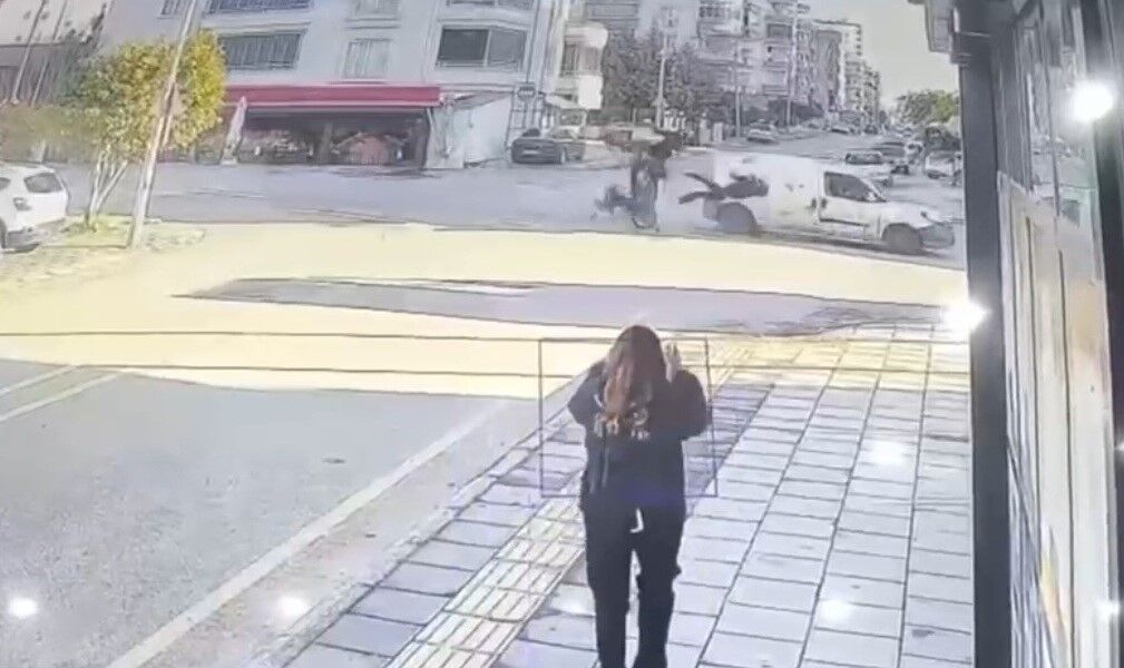 16 Yasindaki Defne Su Oldu Arkadasi Agir Yarali Feci Kaza Kamerada (3)