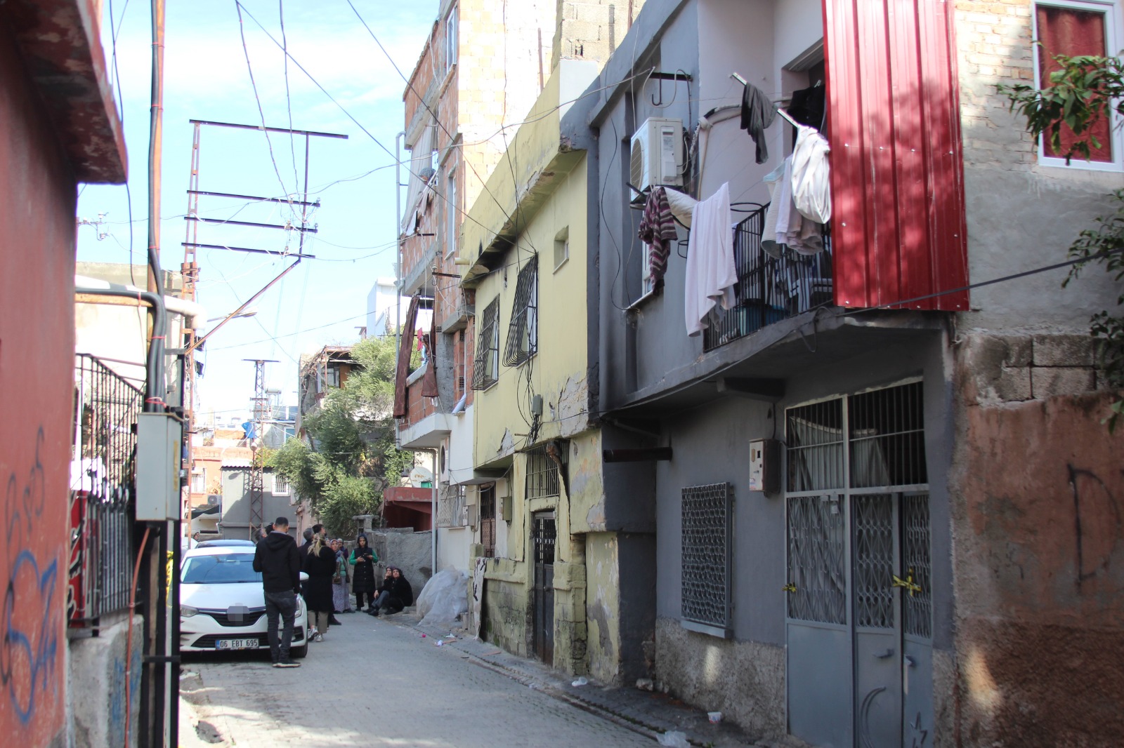 3 Çocuğunu Okula Gönderdi Dehşet Saçtı! Karısını Defalarca Bıçaklayarak Öldürdü (2)