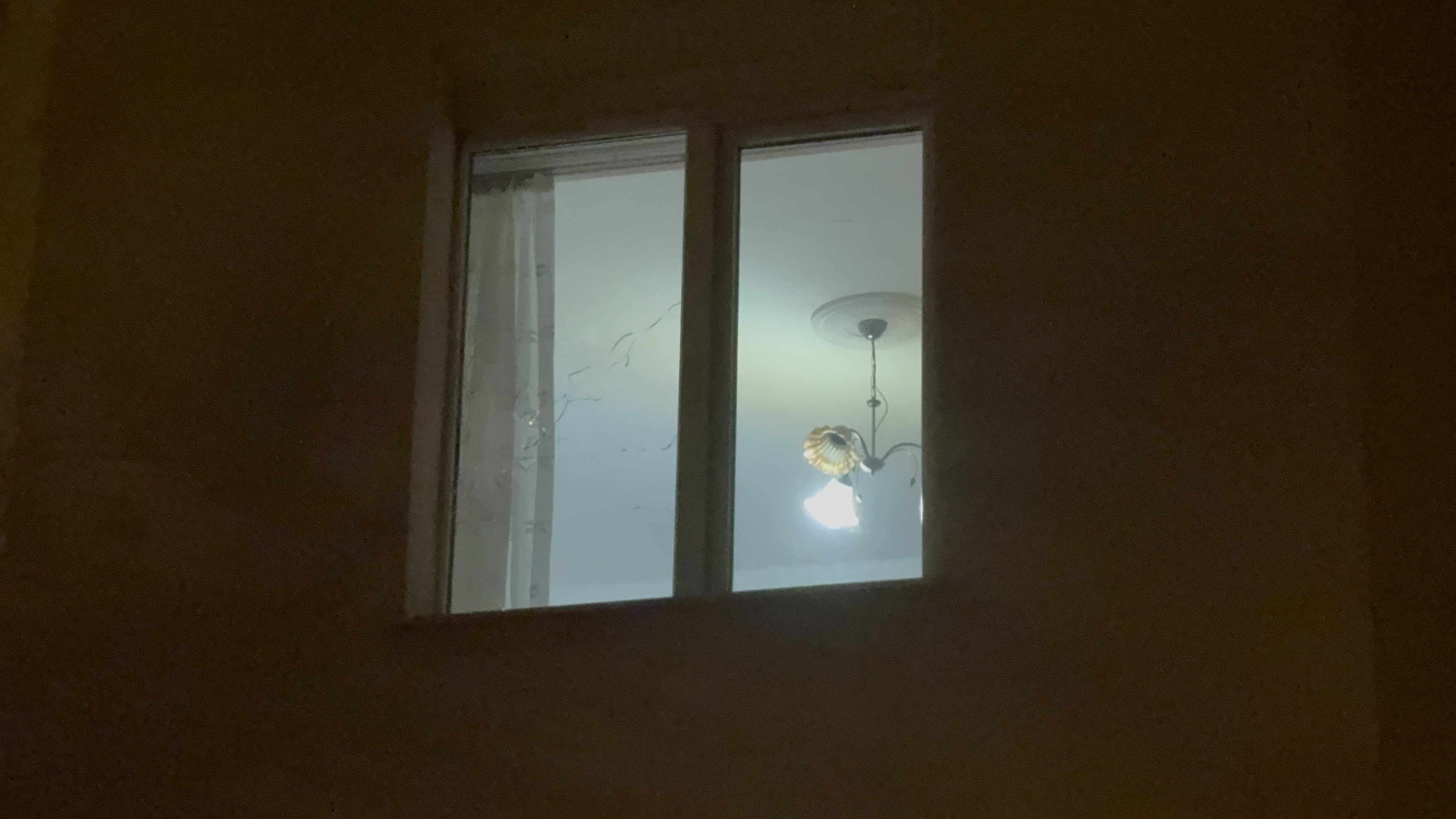 3 Katlı Binada Korku Dolu Anlar Eve Tüfekle Ateş Açıldı (2)