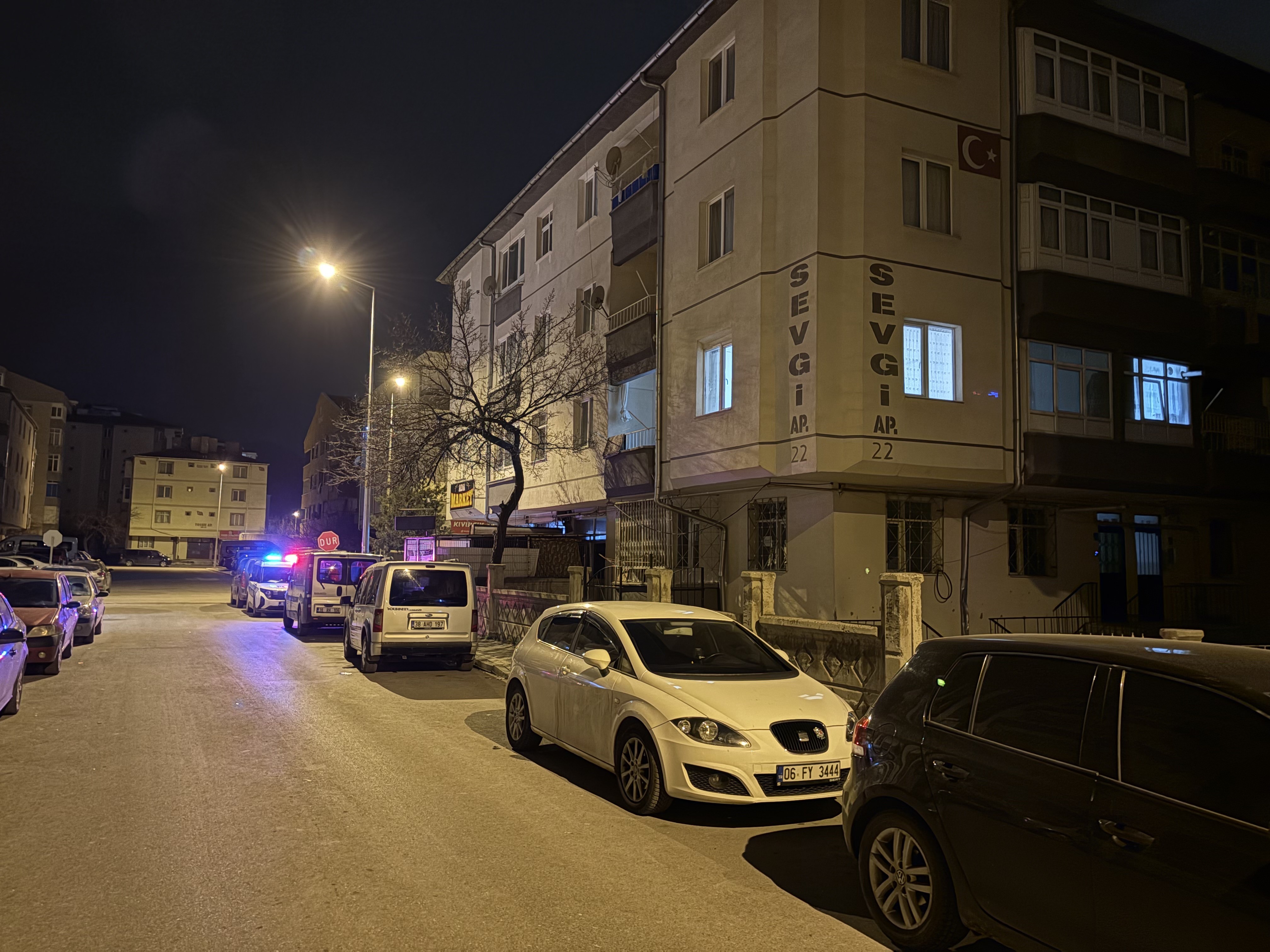 3 Katlı Binada Korku Dolu Anlar Eve Tüfekle Ateş Açıldı (4)