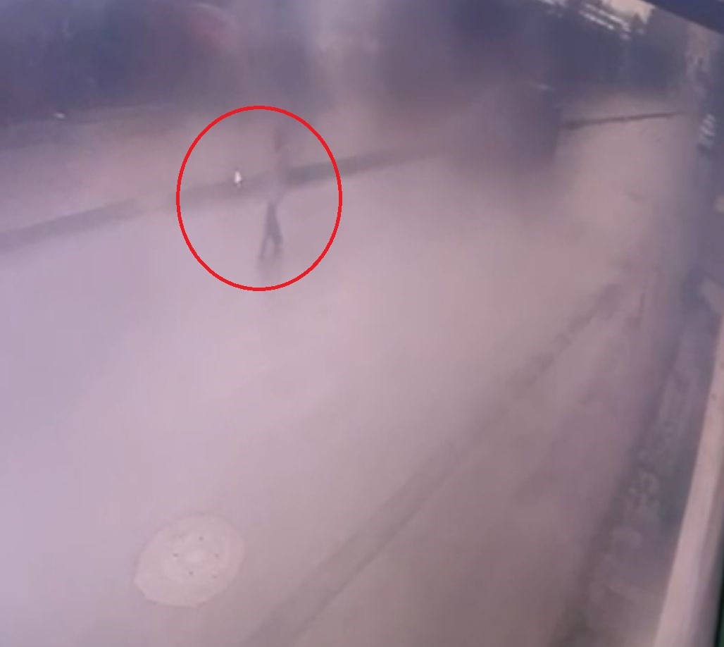 5 Yaşındaki Oğlunu Denize Atarak Öldürmüştü! Kameralara Yansıyan Korkunç Anlar Anne Tek Başına Döndü (3)