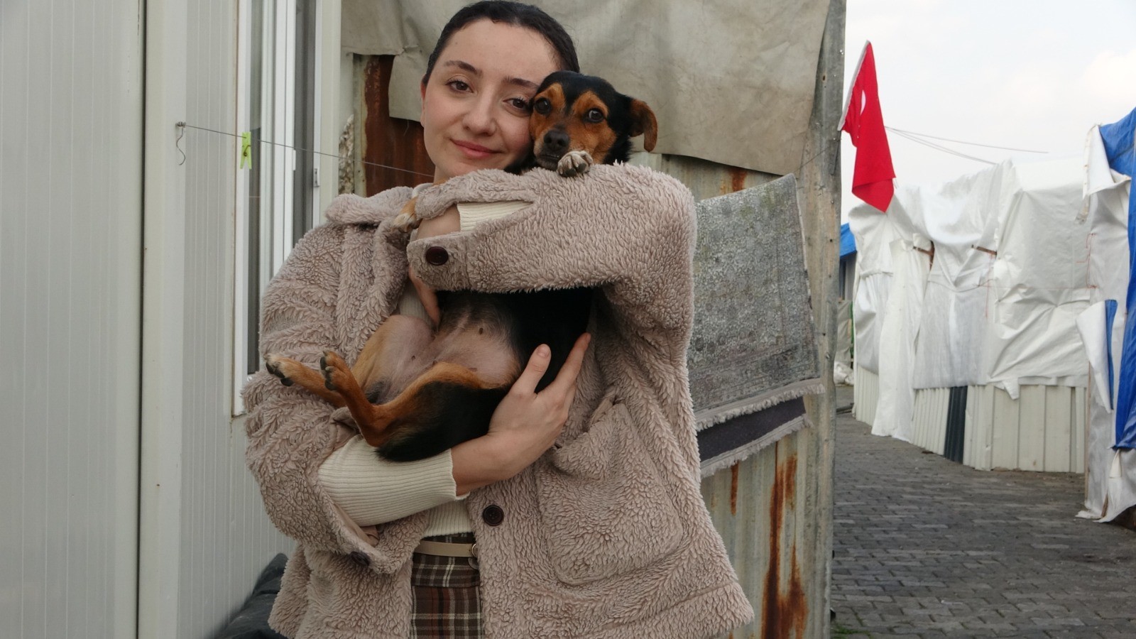 6 Şubat’tan Kalan Bir Dostluk Boncuk Sosyal Medyanın Yeni Yıldızı Oldu (6)