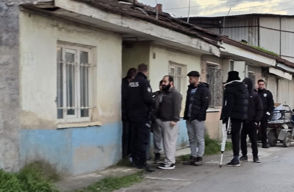 70 Yasindaki Adam Hareketsiz Bulundu Polis Sorusturma Baslatti (3)