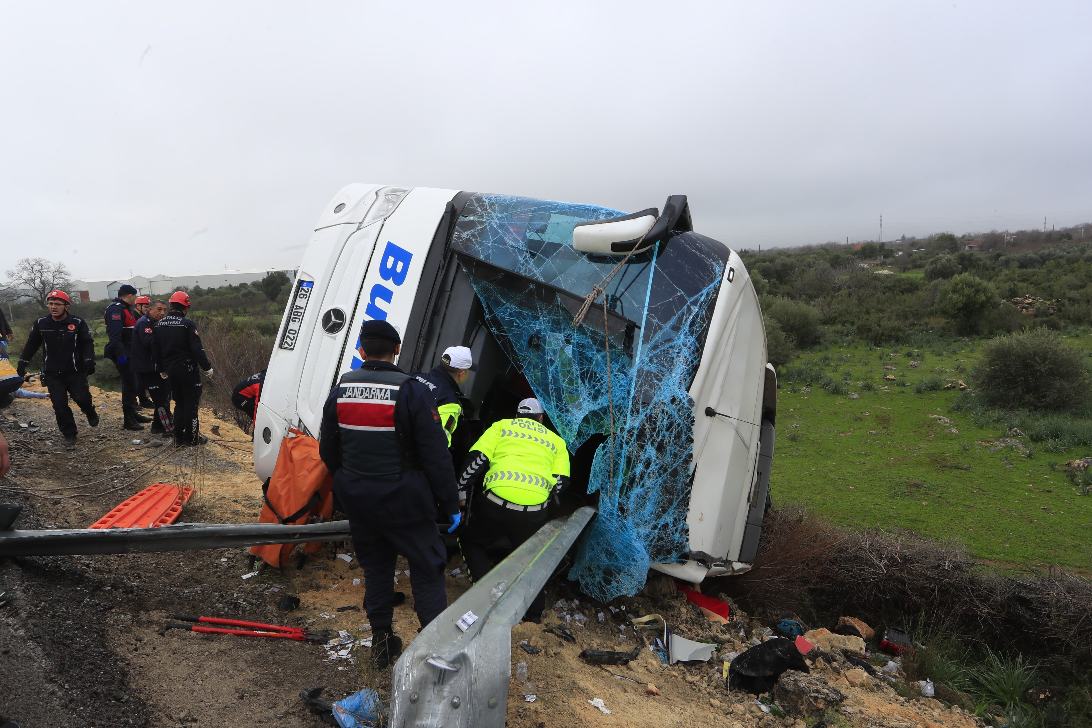90 Metre Sürüklendi, Şarampole Yuvarlandı Otobüs Kazasında Can Kaybı Artıyor (2)
