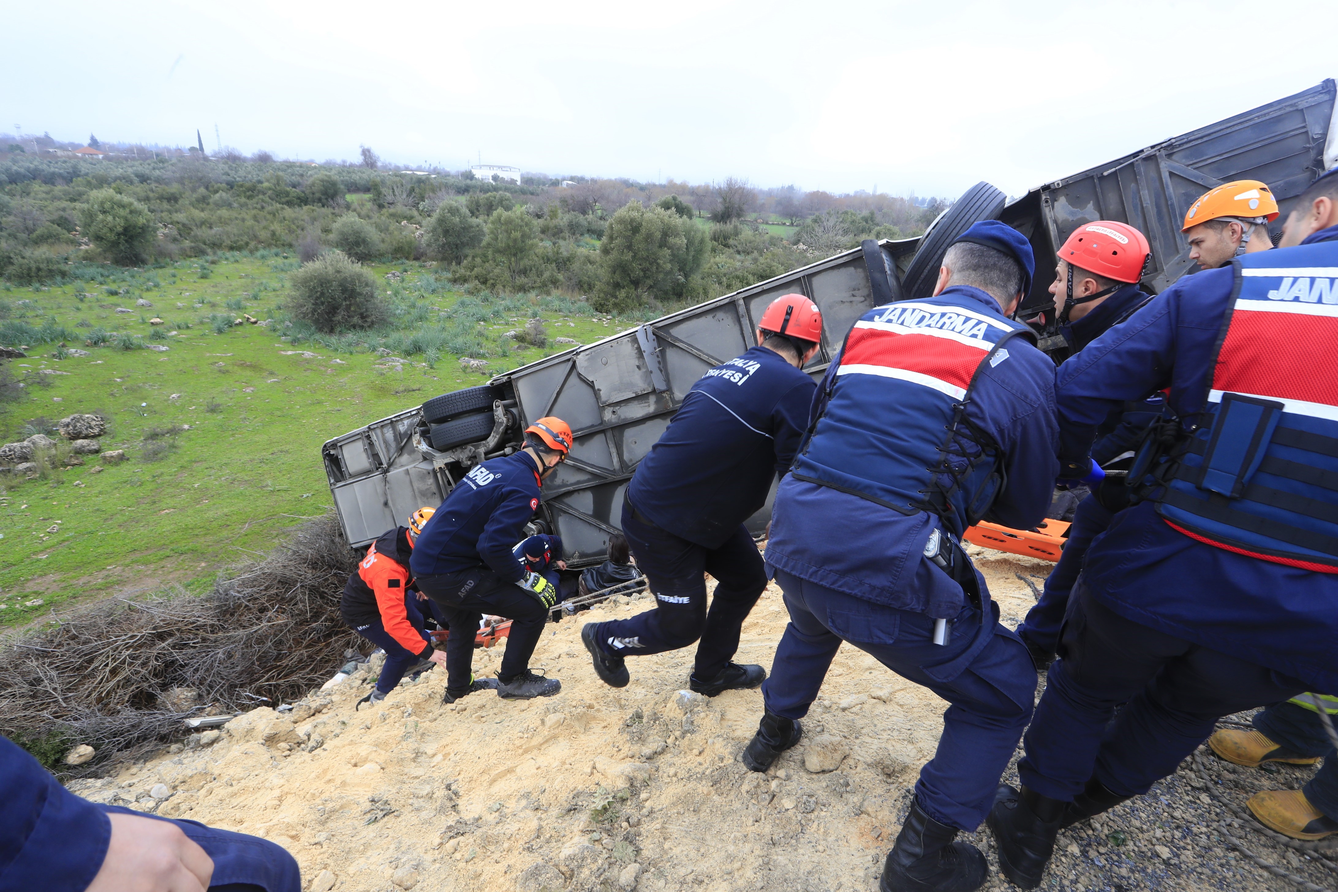 90 Metre Sürüklendi, Şarampole Yuvarlandı Otobüs Kazasında Can Kaybı Artıyor (3)