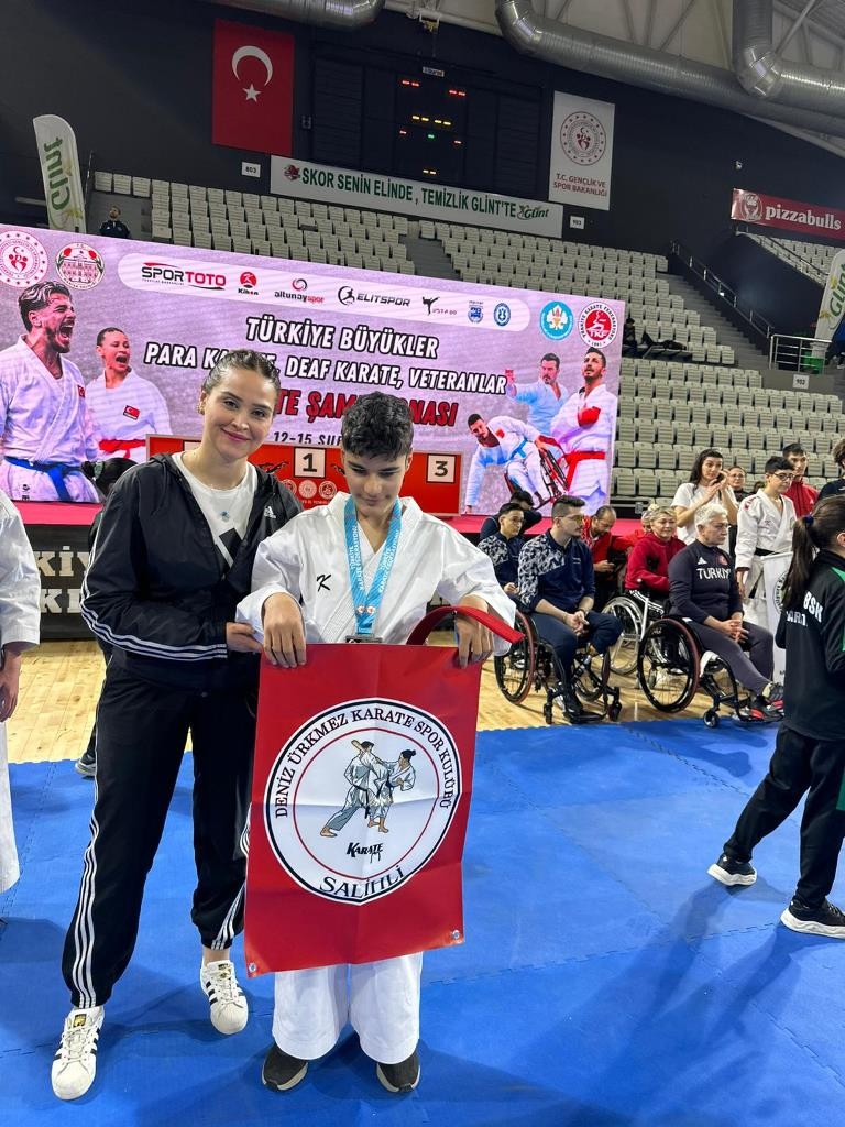 9Edfaf75 C19E 4D4F B5A4 820965Db8C62