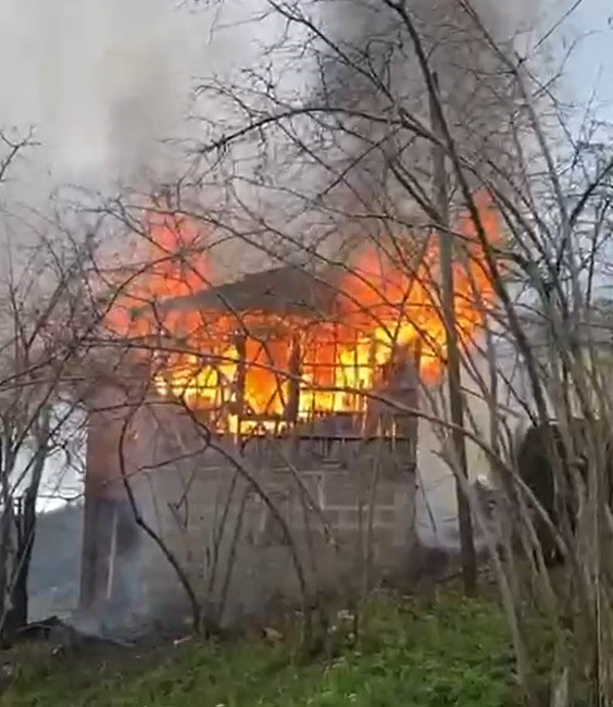 Ahşap Evdeki Yangın Can Aldı! Yaşlı Kadın Yanarak Öldü (2)