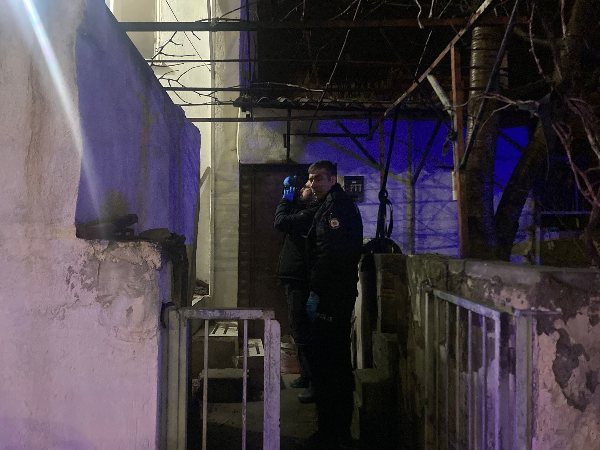 Aksam Vakti Sessiz Olum Komsulari Merak Edince Aci Gercek Ortaya Cikti (4)