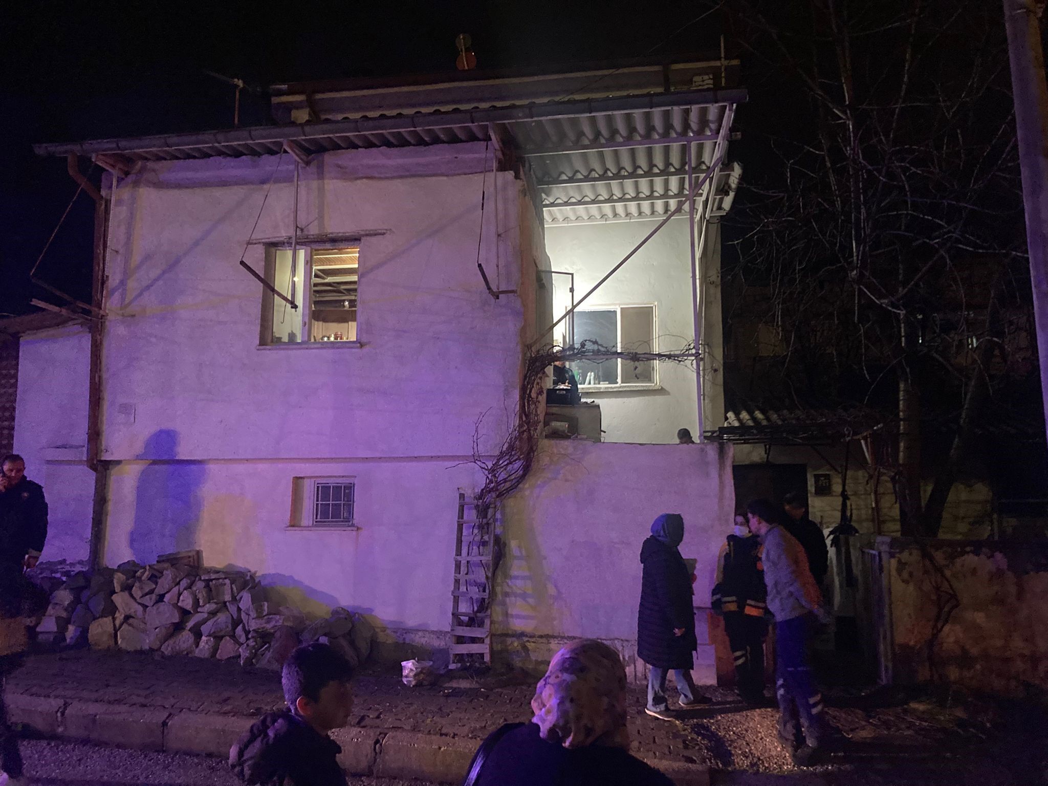 Aksam Vakti Sessiz Olum Komsulari Merak Edince Aci Gercek Ortaya Cikti (6)