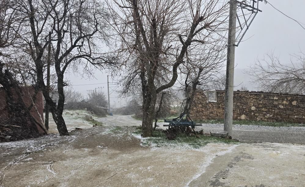 Alasehirde Bir Gunde Dort Mevsim Kar Gunes Dolu Ve Yagmur Pes Pese (2)