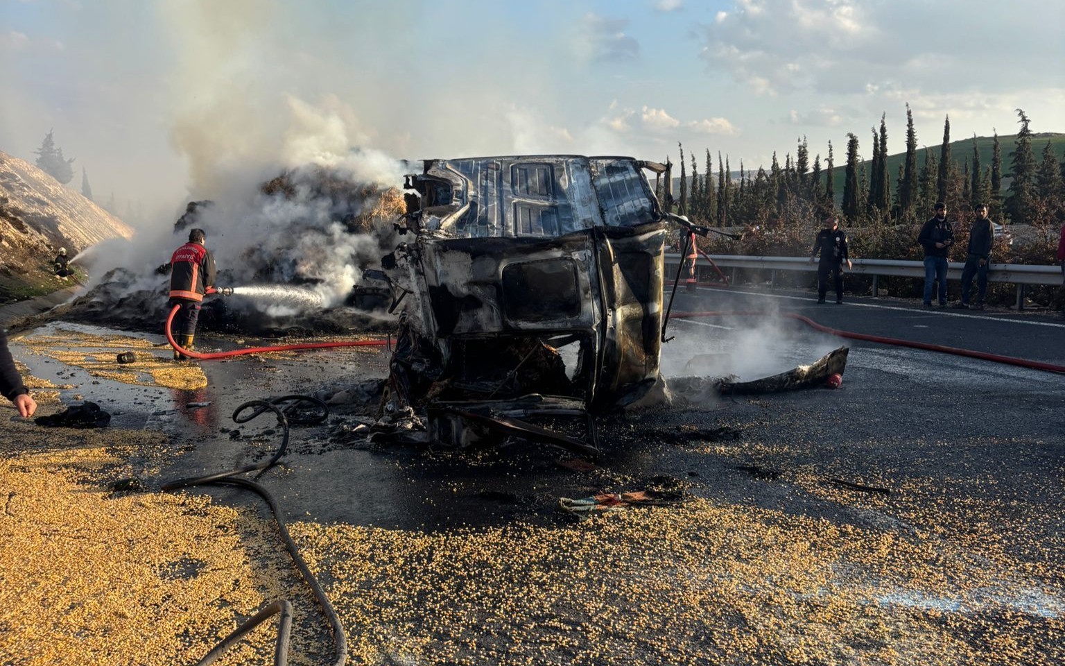 Alev Topuna Dönen Tırda Korkunç Şekilde Can Verdi! (2)
