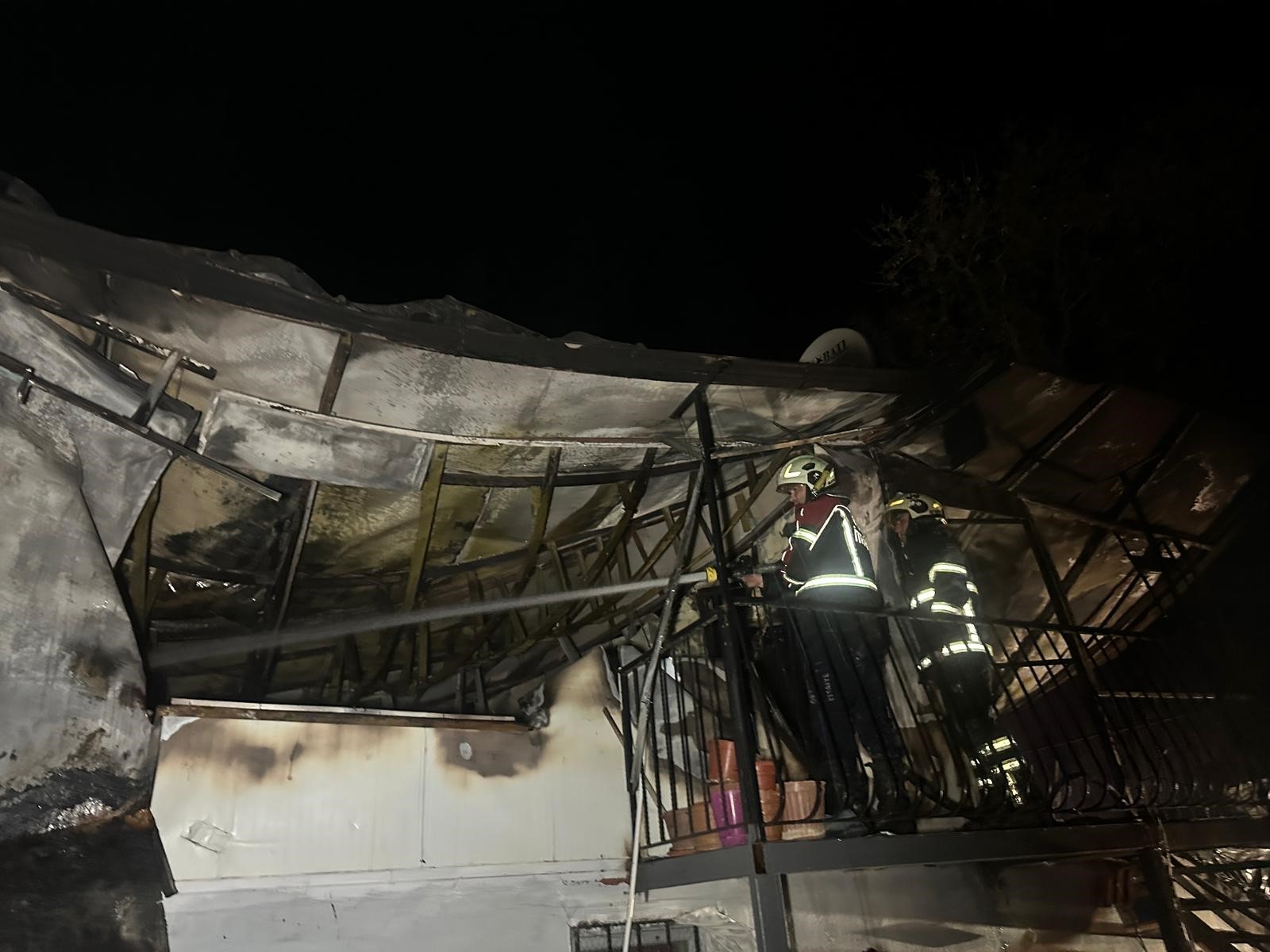 Alevler Her Şeyi Aldı Karı Koca Yanarak Hayatını Kaybetti (5)