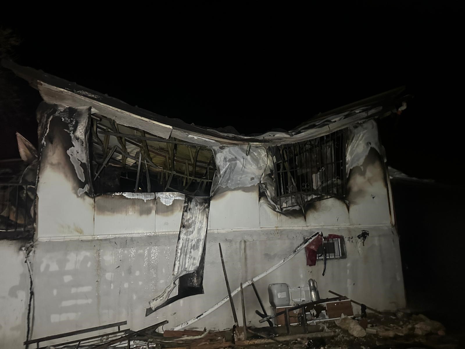 Alevler Her Şeyi Aldı Karı Koca Yanarak Hayatını Kaybetti (6)