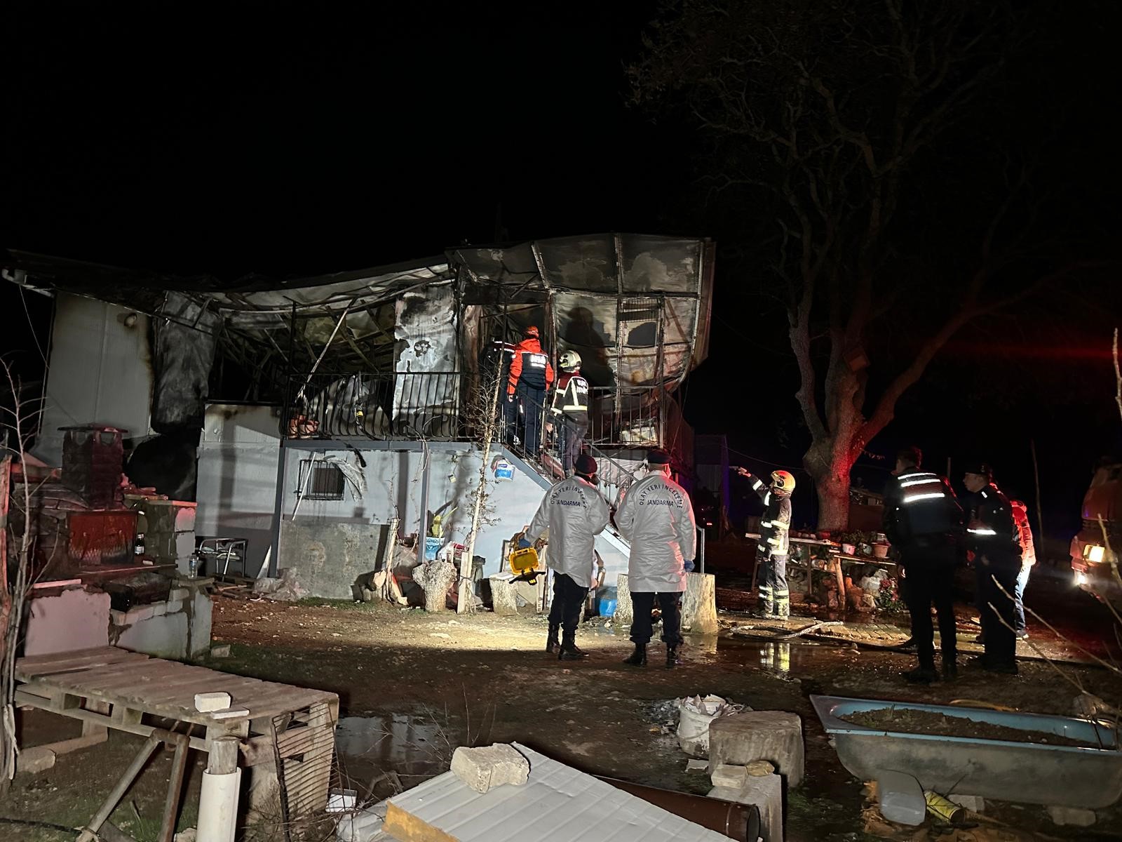 Alevler Her Şeyi Aldı Karı Koca Yanarak Hayatını Kaybetti (8)