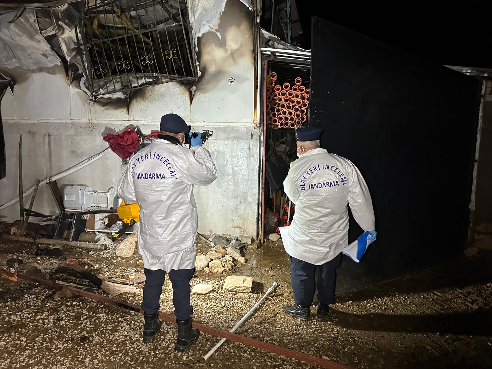 Alevler Her Şeyi Aldı Karı Koca Yanarak Hayatını Kaybetti (9)