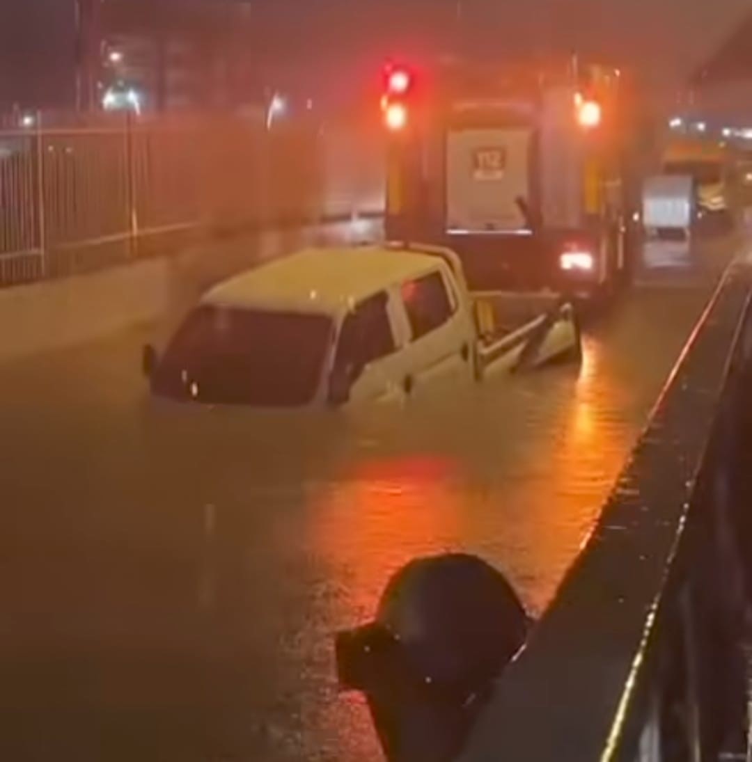 Alt Geçitte Facia Sulara Gömülen Araçta Sürücü Hayatını Kaybetti (2)