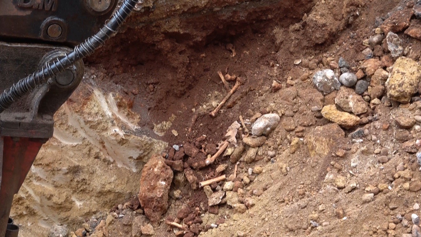 Altyapı Çalışmasında Korkutan Keşif Cami Önünde Insan Kemikleri Bulundu (6)