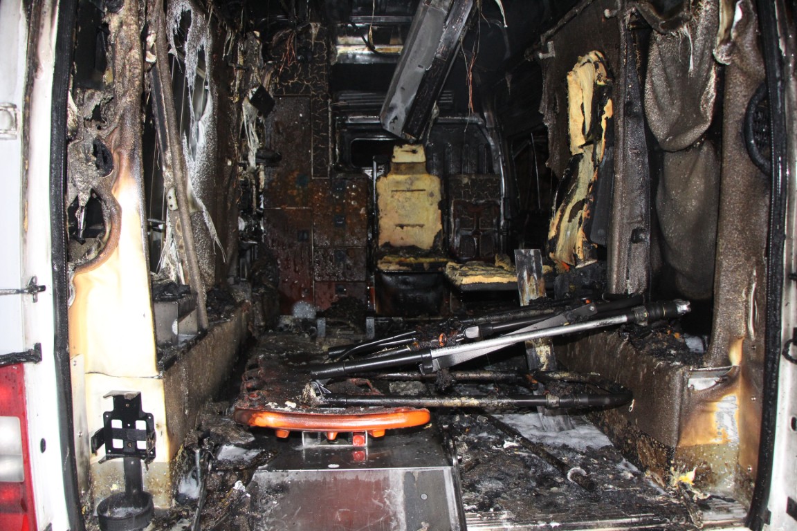 Ambulans Alev Aldi Surucunun Sogukkanliligi Buyuk Facianin Onune Gecti (3) (Orta)