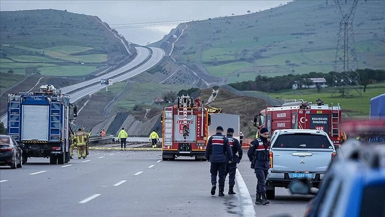 Ana Jet Ussunden Havalanmisti Balikesir Semalarinda F 16 Kazasi Turkiyeyi Yasa Bogan H (1)-2