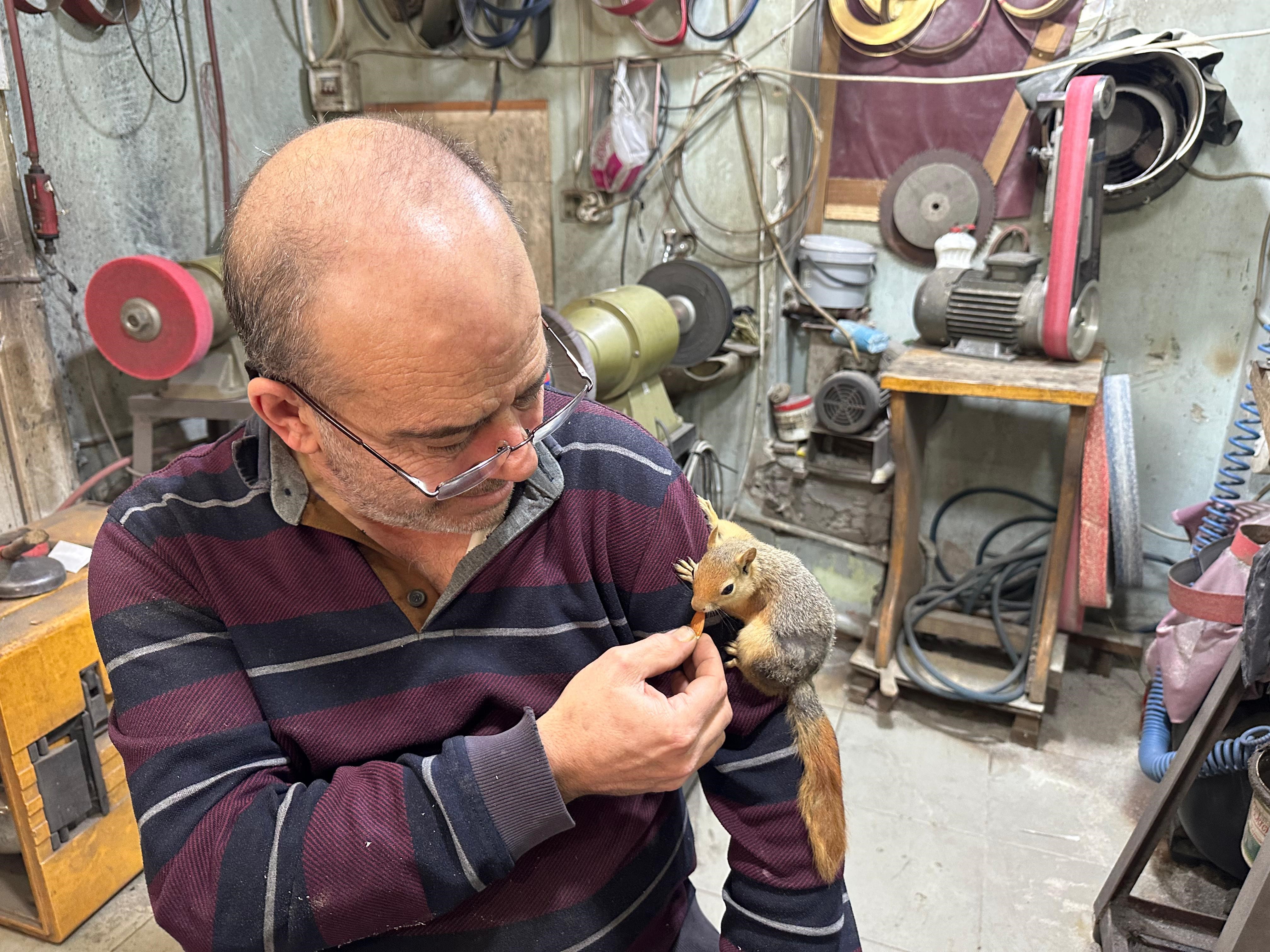 Annesi Saniyor Kahveye Markete Ise Her Yere Beraber Gidiyorlar (5)