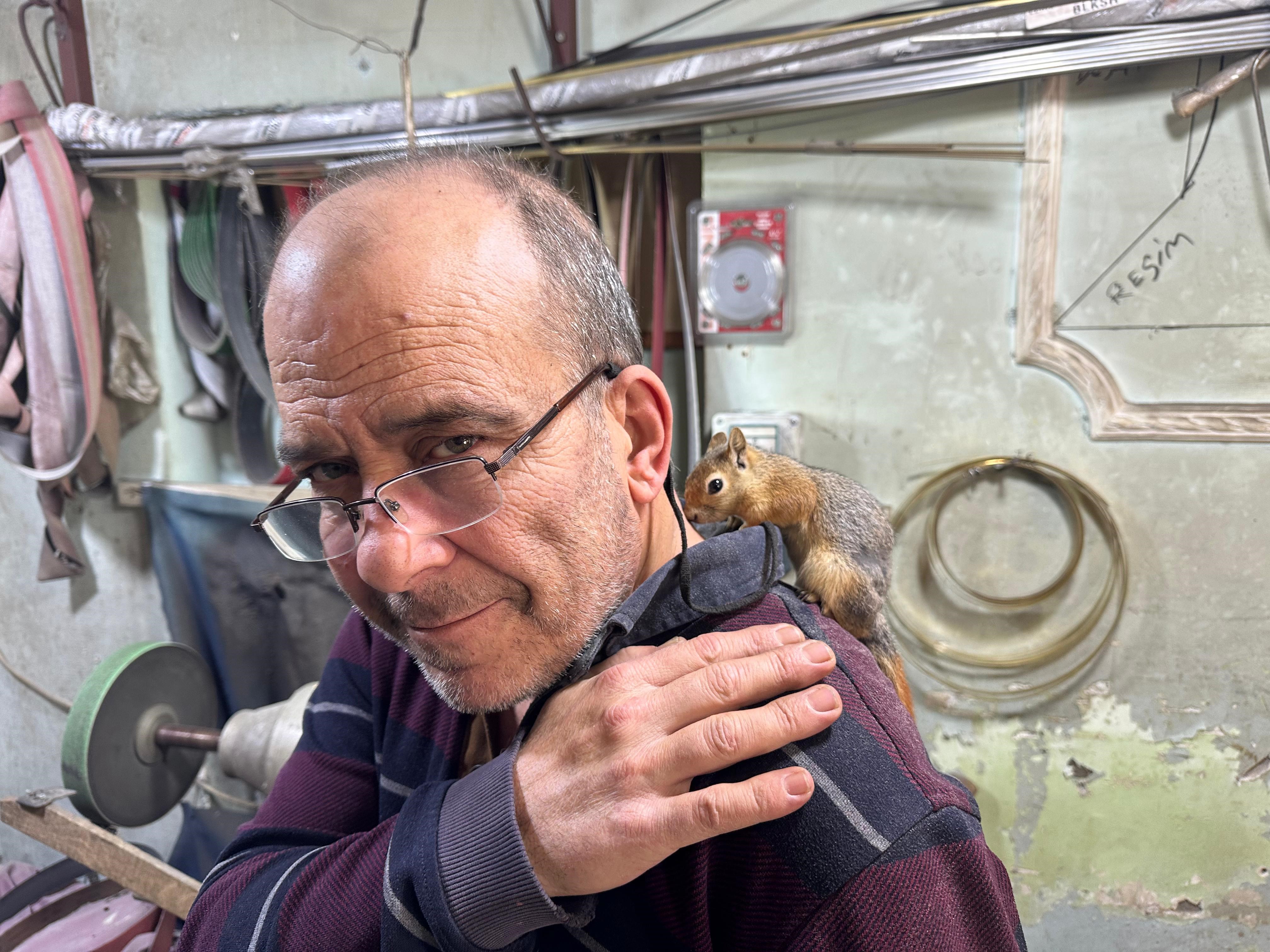 Annesi Saniyor Kahveye Markete Ise Her Yere Beraber Gidiyorlar (8)