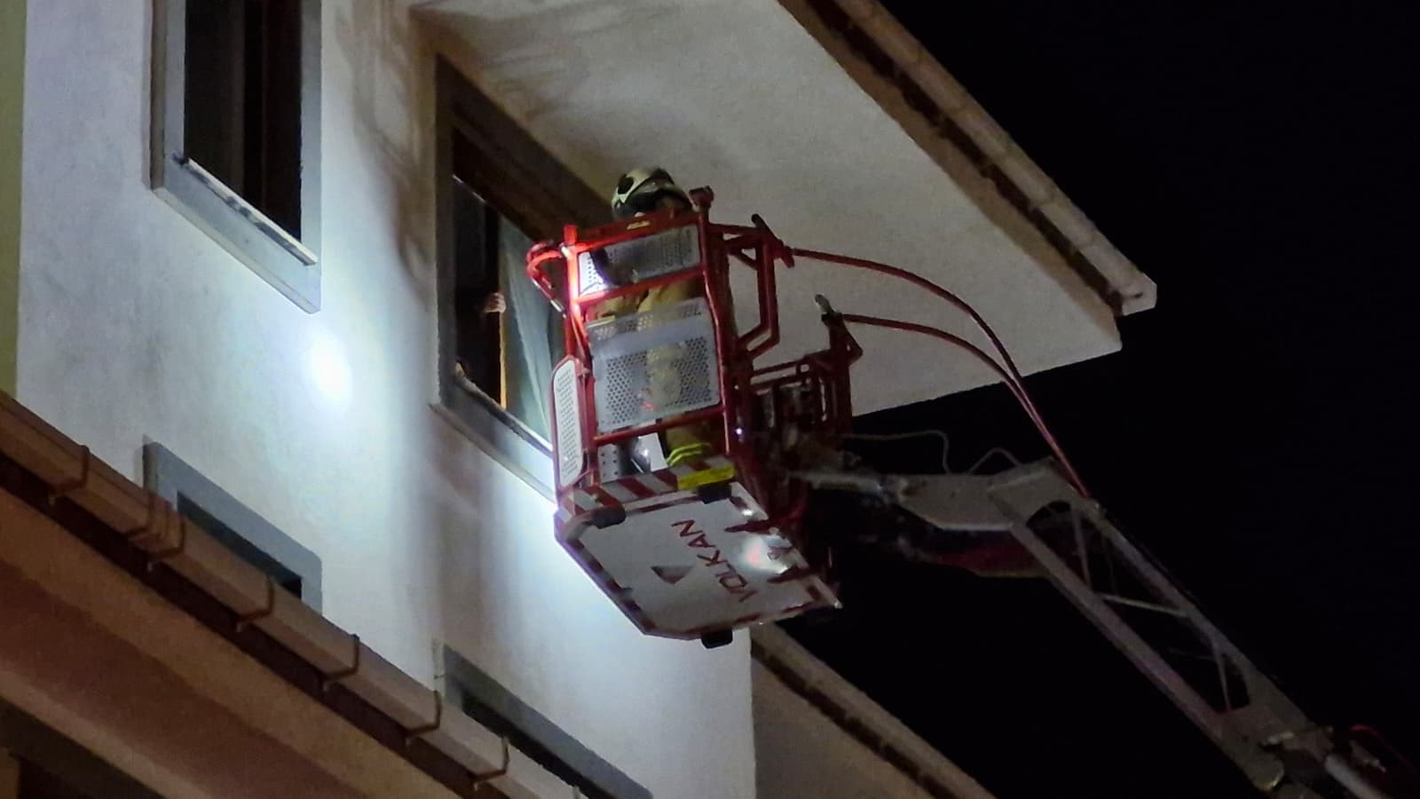 Annesine Kizdi Koca Binayi Yakti Ofkesinin Bedelini Komsulari Odedi (2)