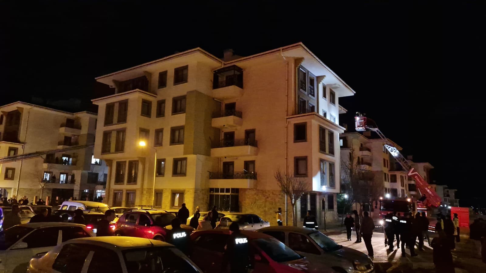 Annesine Kizdi Koca Binayi Yakti Ofkesinin Bedelini Komsulari Odedi (4)