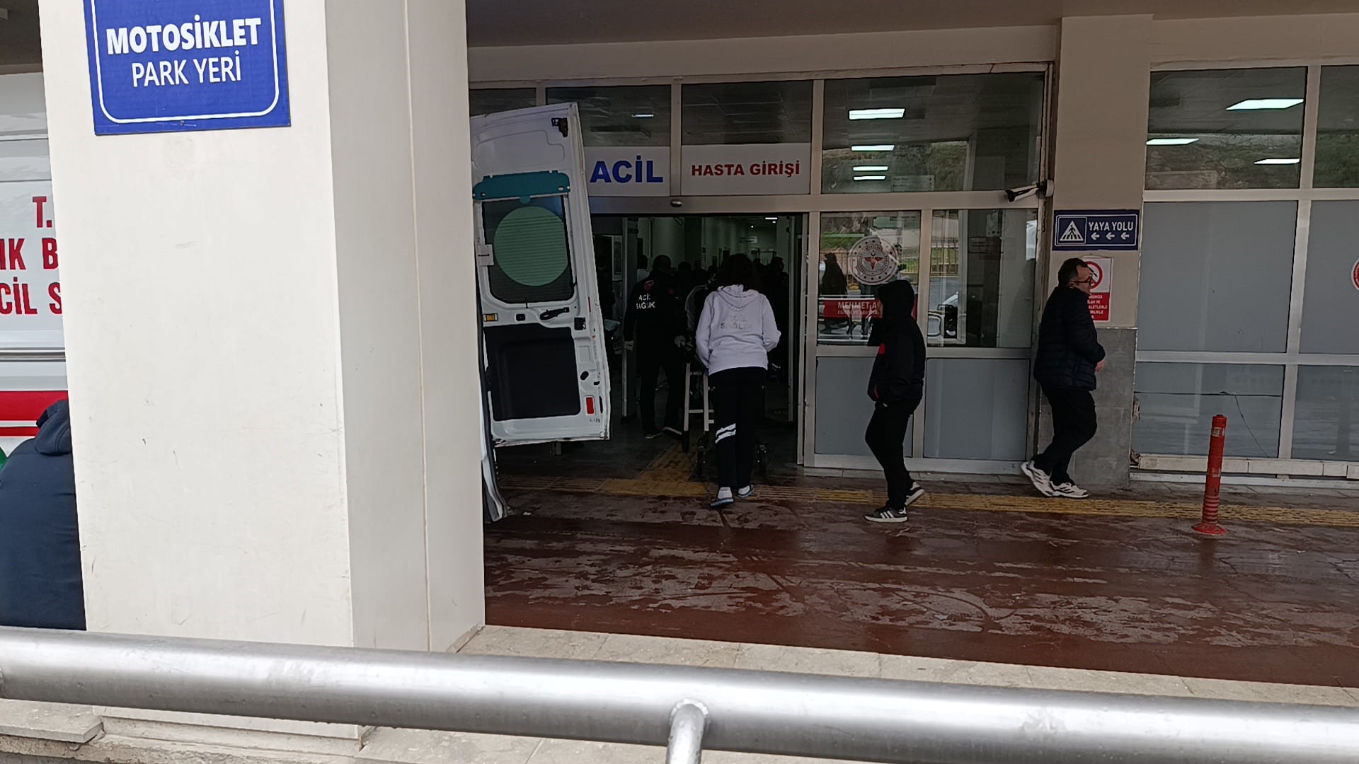 Arazi Kavgası Büyüdü Muhtarın Yaralanmasının Ardından 10 Kişi Daha Yaralandı (5)