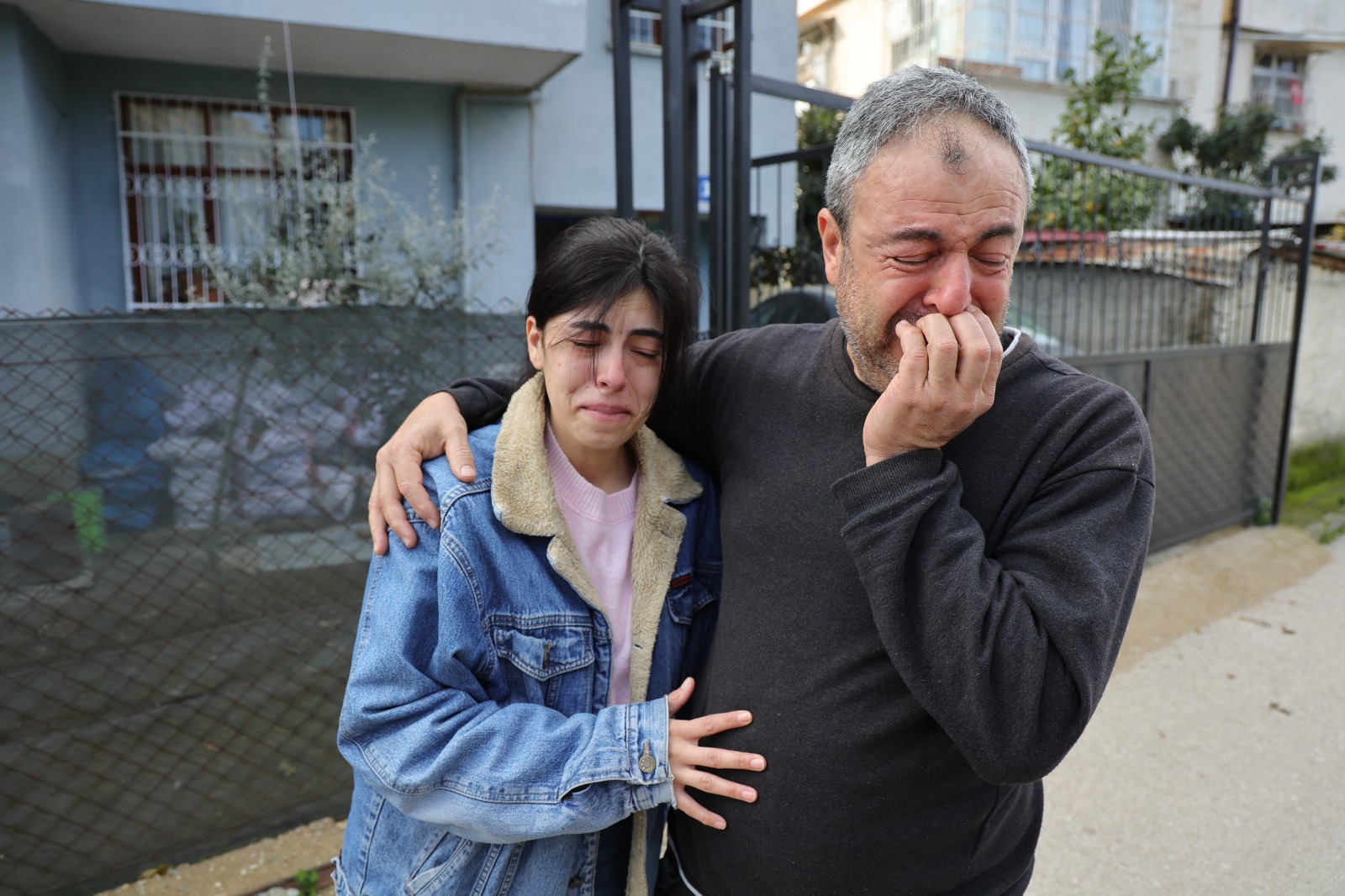 Arkadaşına Güvendi, Iban’ını Verdi 23 Yaşındaki Özlem Gözyaşlarıyla Cezaevine Gitti (1)-2