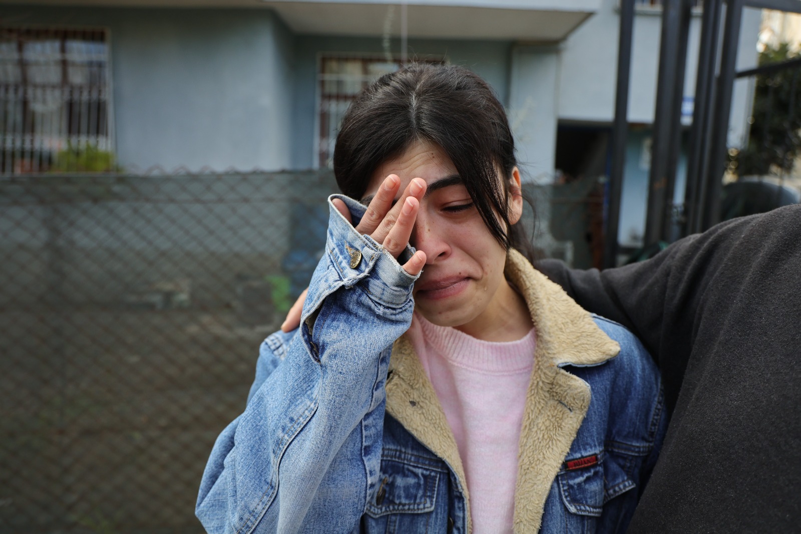 Arkadaşına Güvendi, Iban’ını Verdi 23 Yaşındaki Özlem Gözyaşlarıyla Cezaevine Gitti (4)