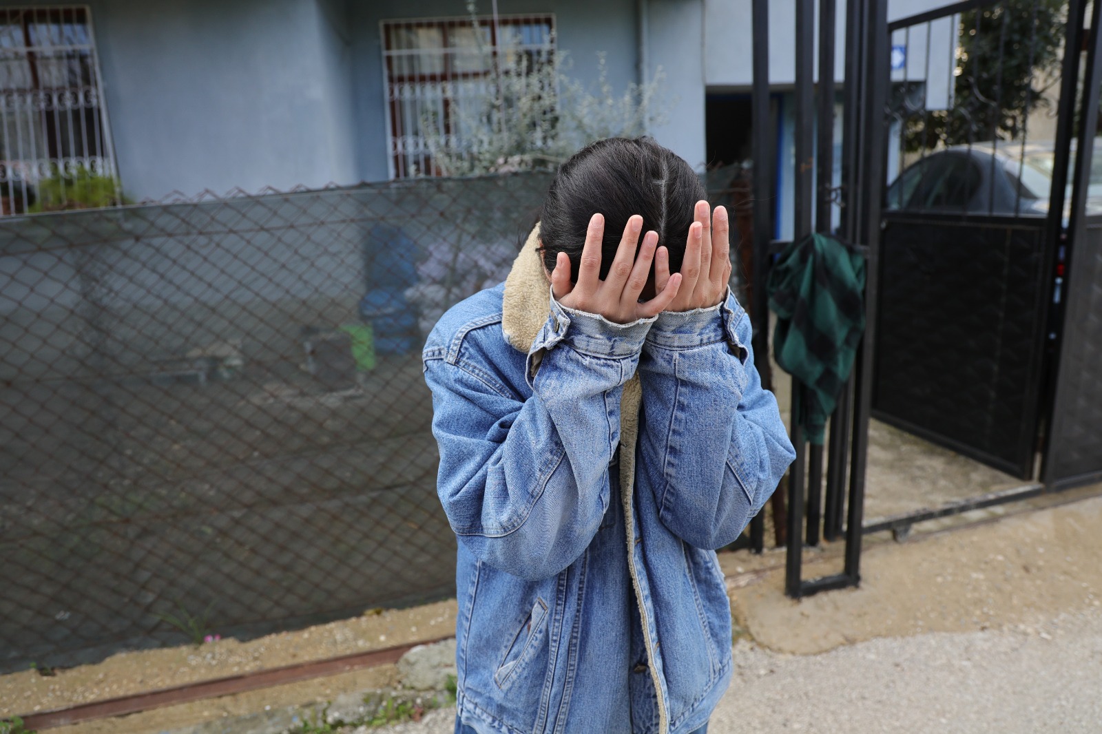 Arkadaşına Güvendi, Iban’ını Verdi 23 Yaşındaki Özlem Gözyaşlarıyla Cezaevine Gitti (6)