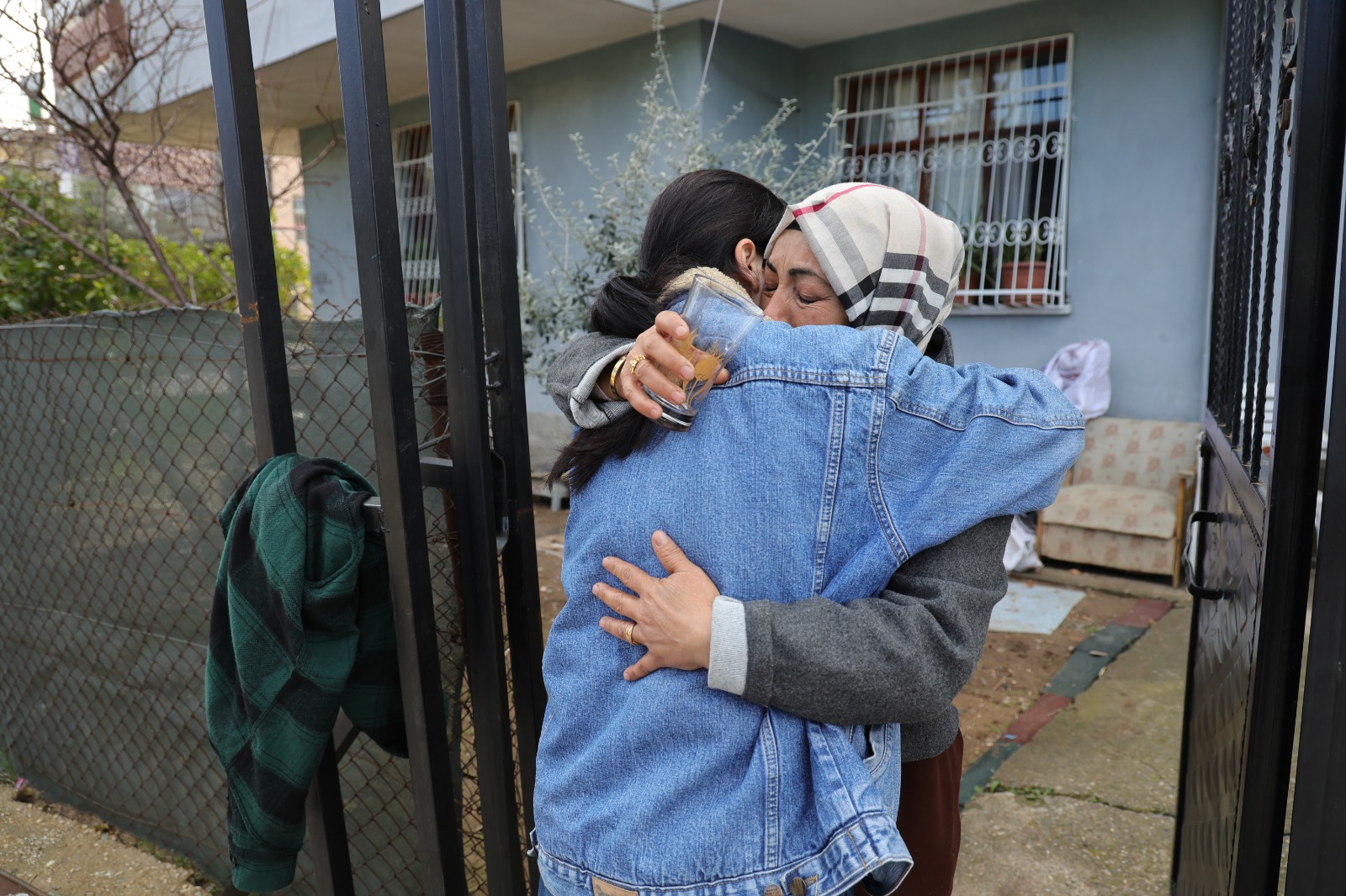 Arkadaşına Güvendi, Iban’ını Verdi 23 Yaşındaki Özlem Gözyaşlarıyla Cezaevine Gitti (7)-1