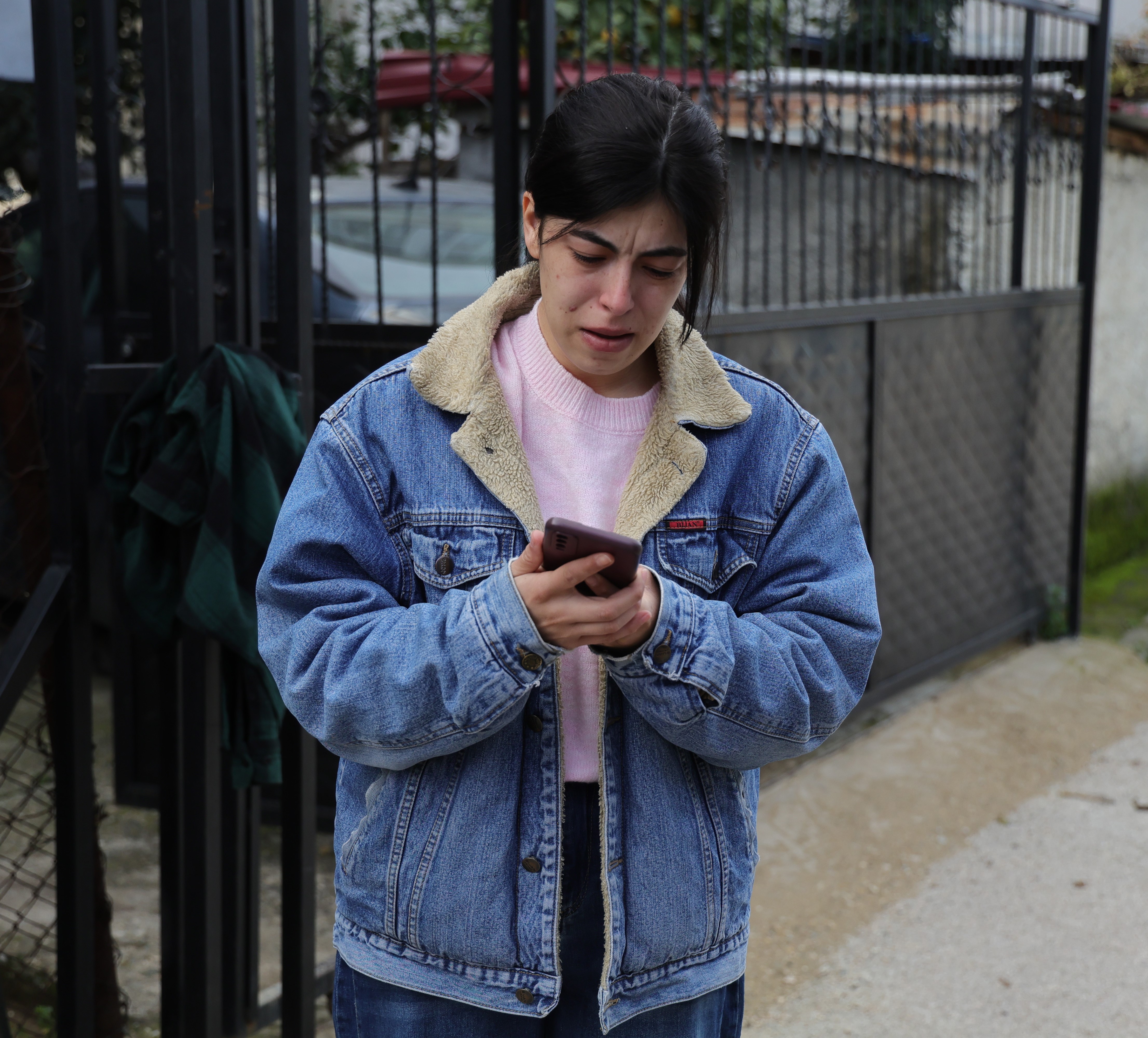 Arkadaşına Güvendi, Iban’ını Verdi 23 Yaşındaki Özlem Gözyaşlarıyla Cezaevine Gitti (7)