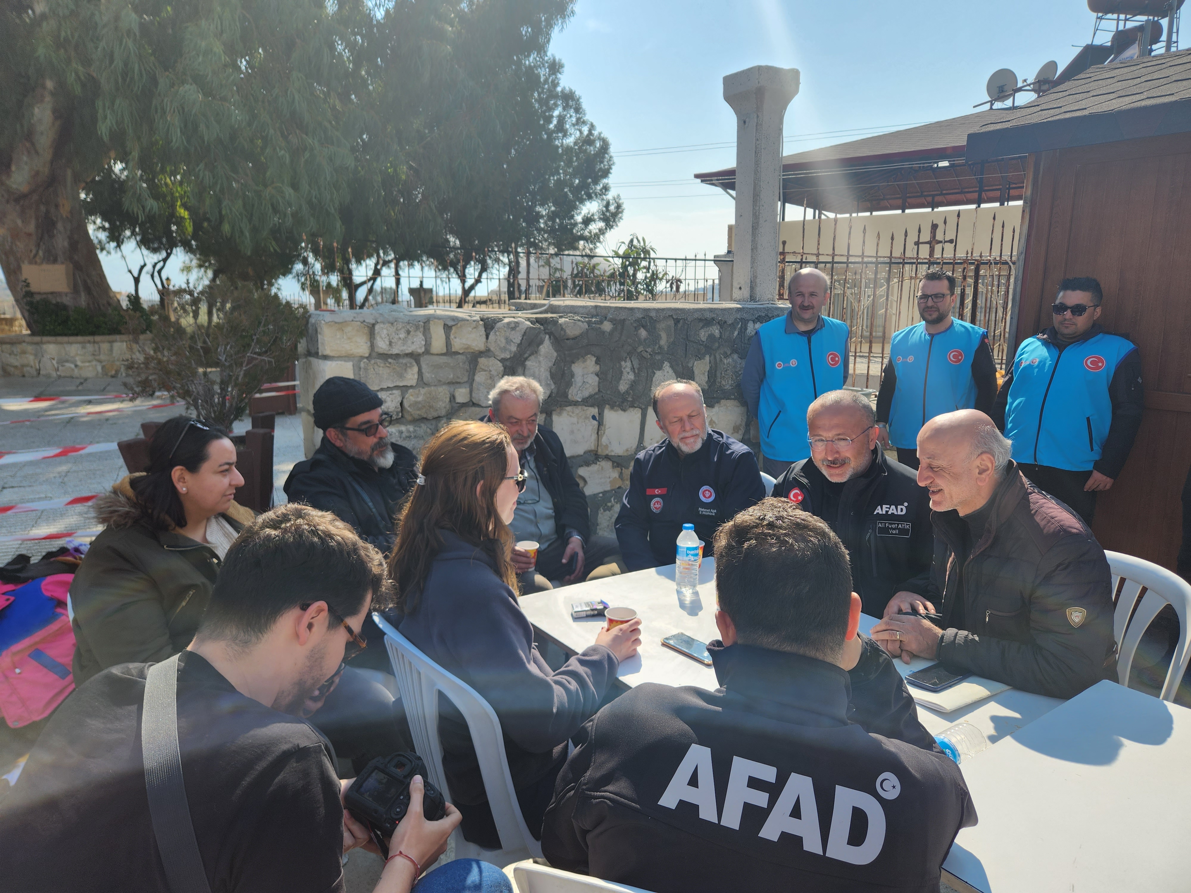 Asrın Felaketinde Asrın Fedakârlığı Boynunda Kemoterapi Şişesiyle 63 Gün Hatay’da Görev Yaptı (12)