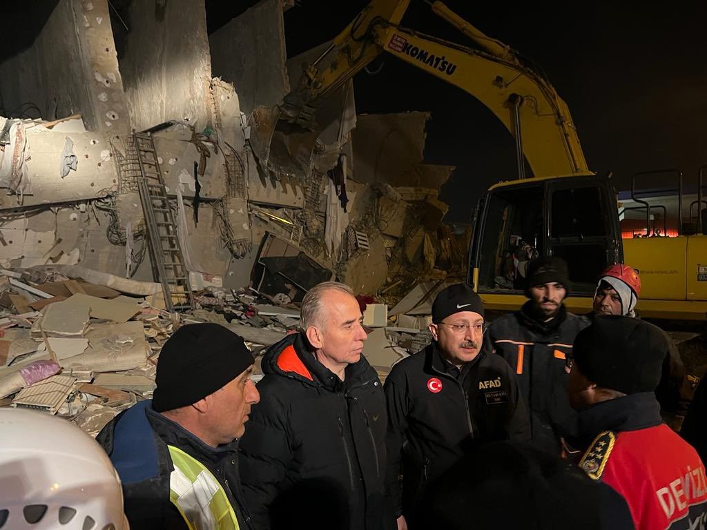 Asrın Felaketinde Asrın Fedakârlığı Boynunda Kemoterapi Şişesiyle 63 Gün Hatay’da Görev Yaptı (13)
