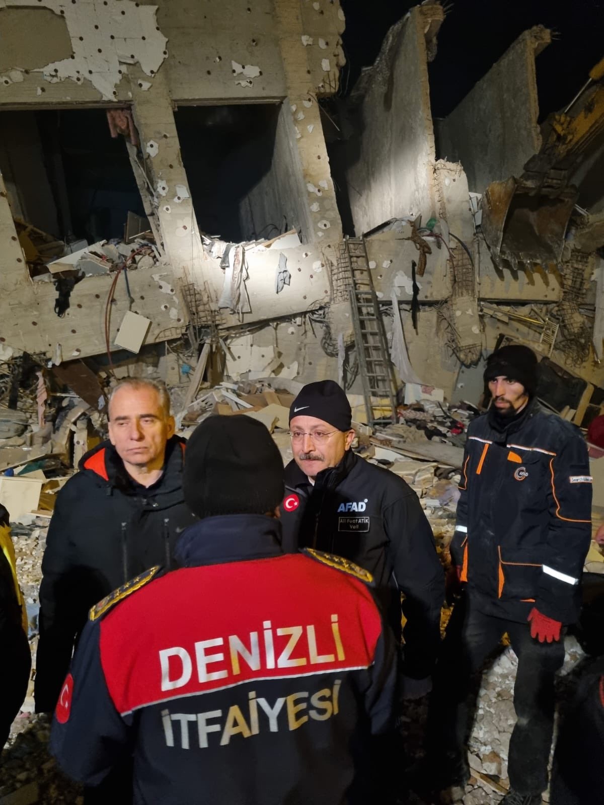 Asrın Felaketinde Asrın Fedakârlığı Boynunda Kemoterapi Şişesiyle 63 Gün Hatay’da Görev Yaptı (4)