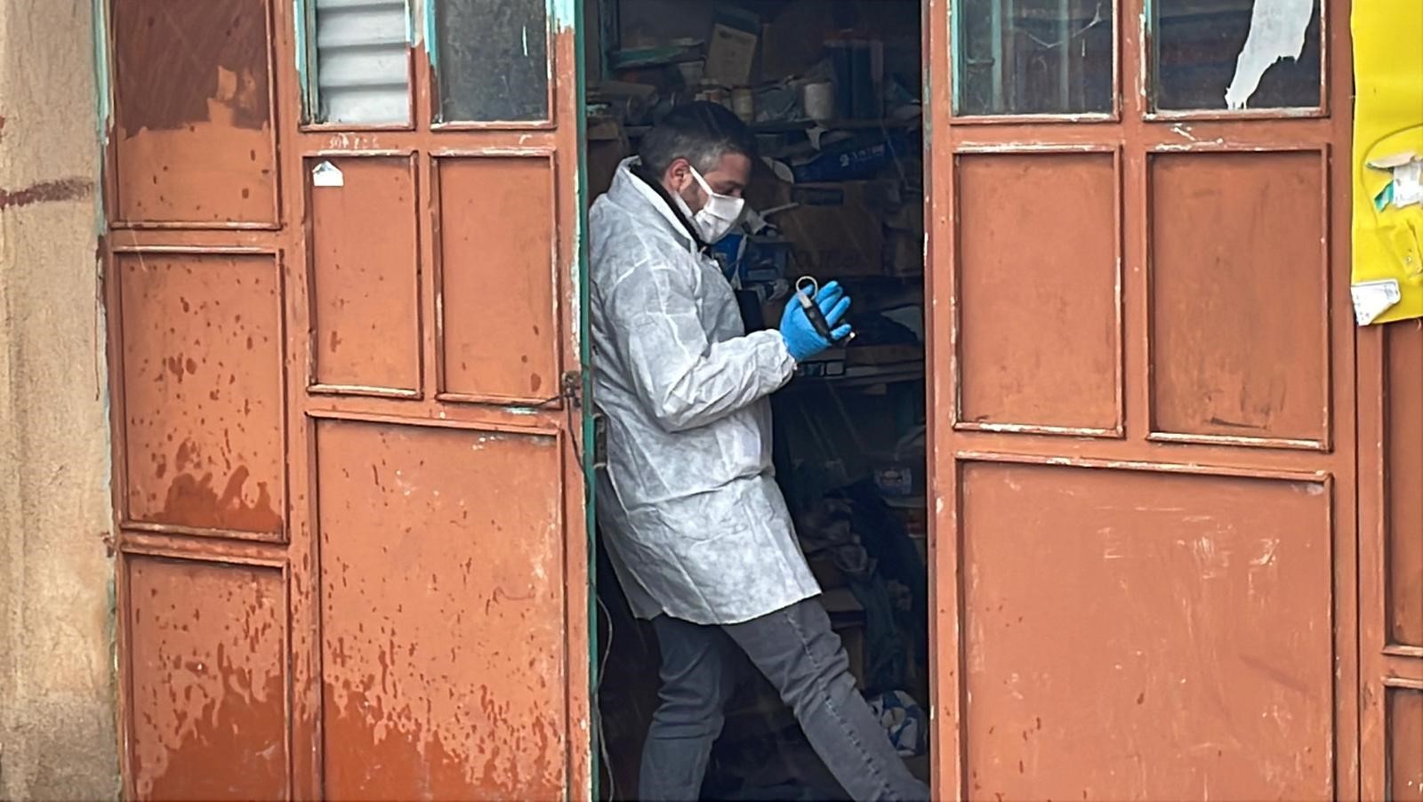 Babasi Silah Sesine Kostu Oz Evladini Kanlar Icinde Buldu (2)