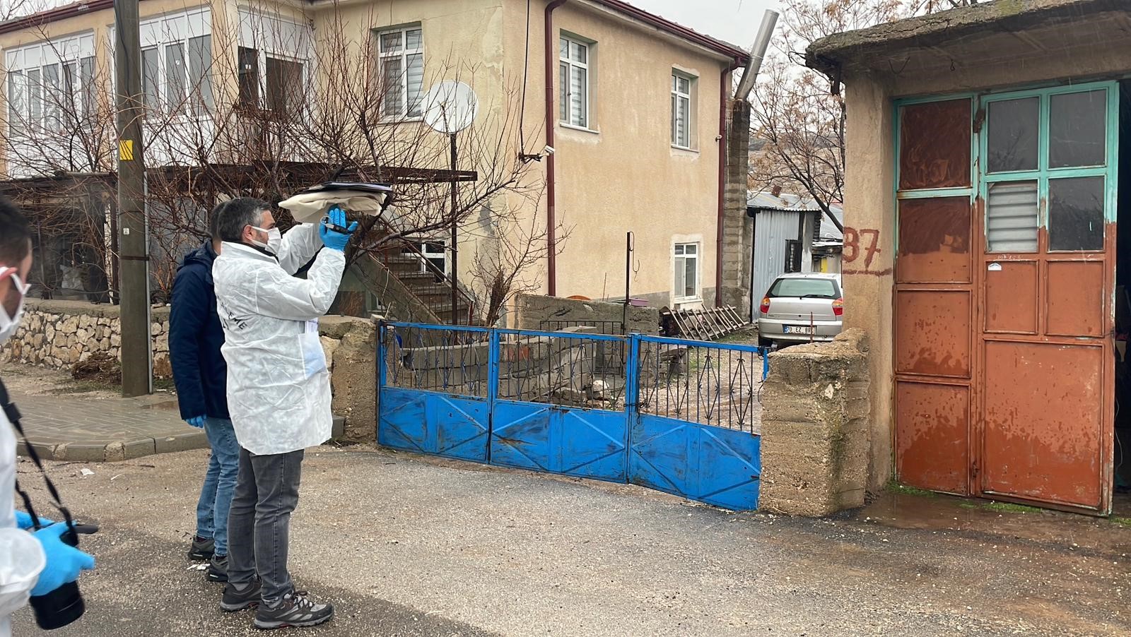 Babasi Silah Sesine Kostu Oz Evladini Kanlar Icinde Buldu (6)