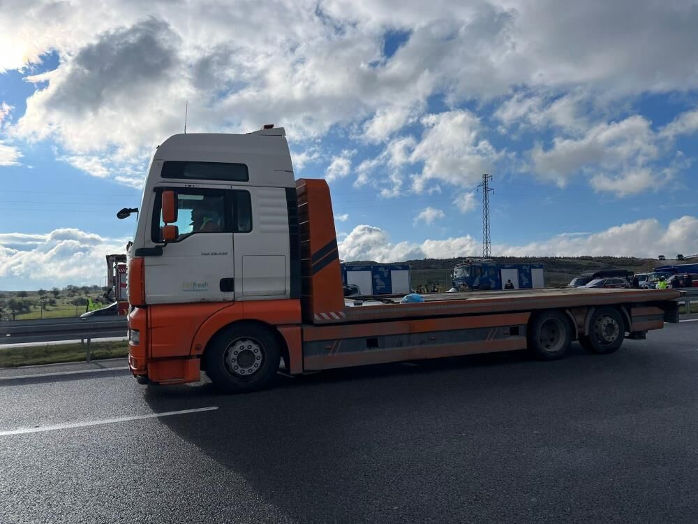 Balıkesir'de F 16 Tipi Savaş Uçağının Kaza Kırıma Uğramasıyla Hava Pilot Binbaşı İbrahim Bolat'ın Şehit Olduğu Kazayı Tır Şoförü Mehmet Ebinç (47) Anlattı. Ebinç, Ben Başta 2 Tane Tankerin Çarpışarak Infilak Ettiğini Z