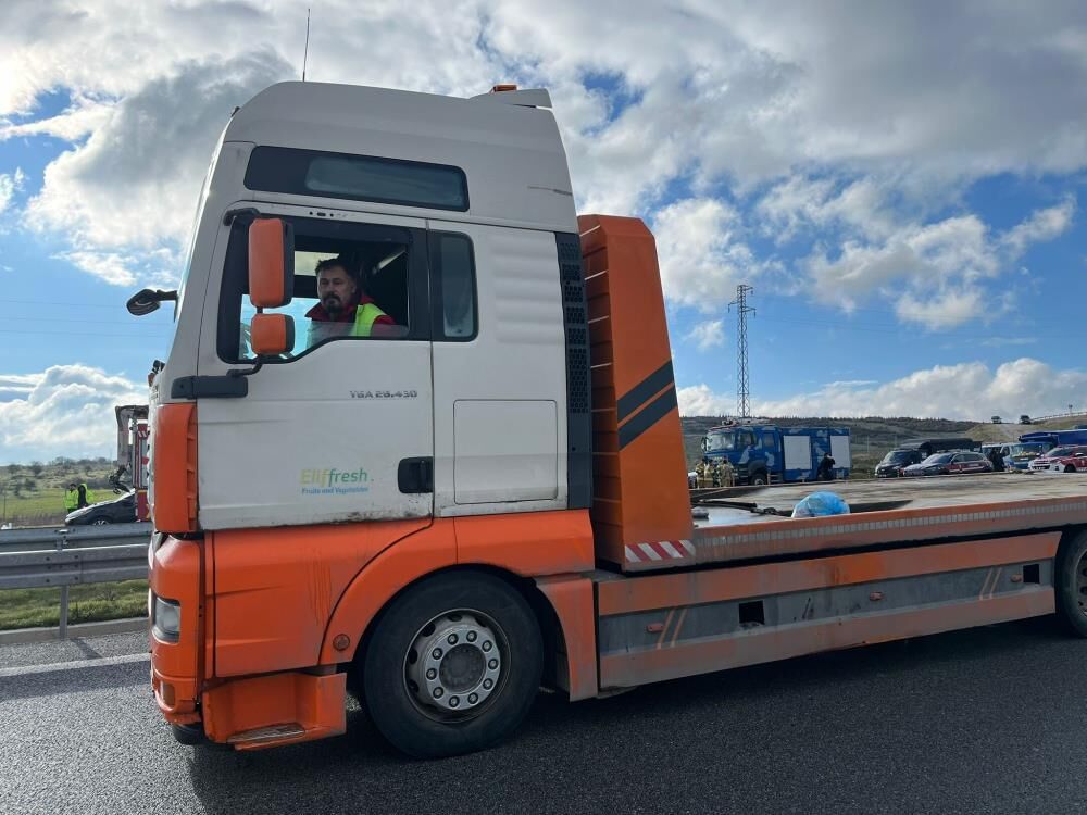 Balıkesir'de F 16 Tipi Savaş Uçağının Kaza Kırıma Uğramasıyla Hava Pilot Binbaşı İbrahim Bolat'ın Şehit Olduğu Kazayı Tır Şoförü Mehmet Ebinç (48) Anlattı. Ebinç, Ben Başta 2 Tane Tankerin Çarpışarak Infilak Ettiğini Z