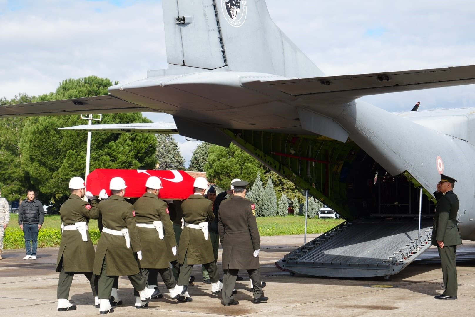 Balikesirde Sehit Olan Hava Pilot Binbasi Ibrahim Bolat Duzenlenen Torenle Memleketi I (3)