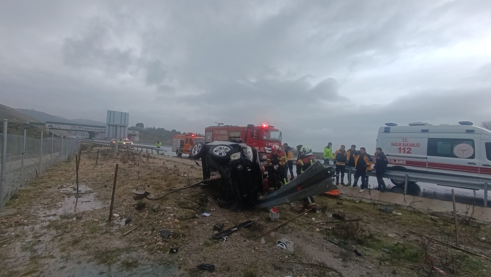 Bariyerlere Çarpan Otomobil Ölüm Getirdi! Karı Kocanın Son Yolculuğu (3)