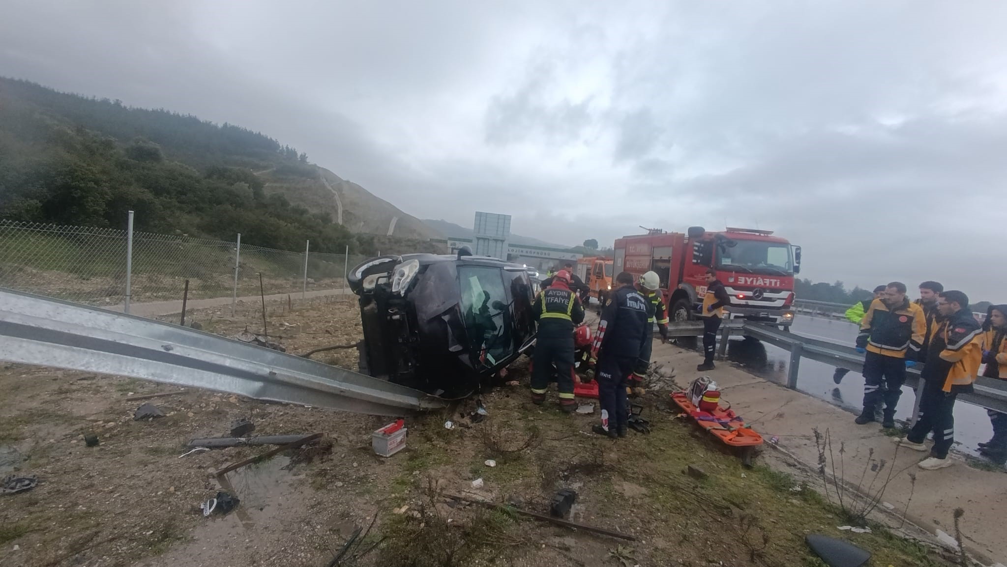 Bariyerlere Çarpan Otomobil Ölüm Getirdi! Karı Kocanın Son Yolculuğu (5)