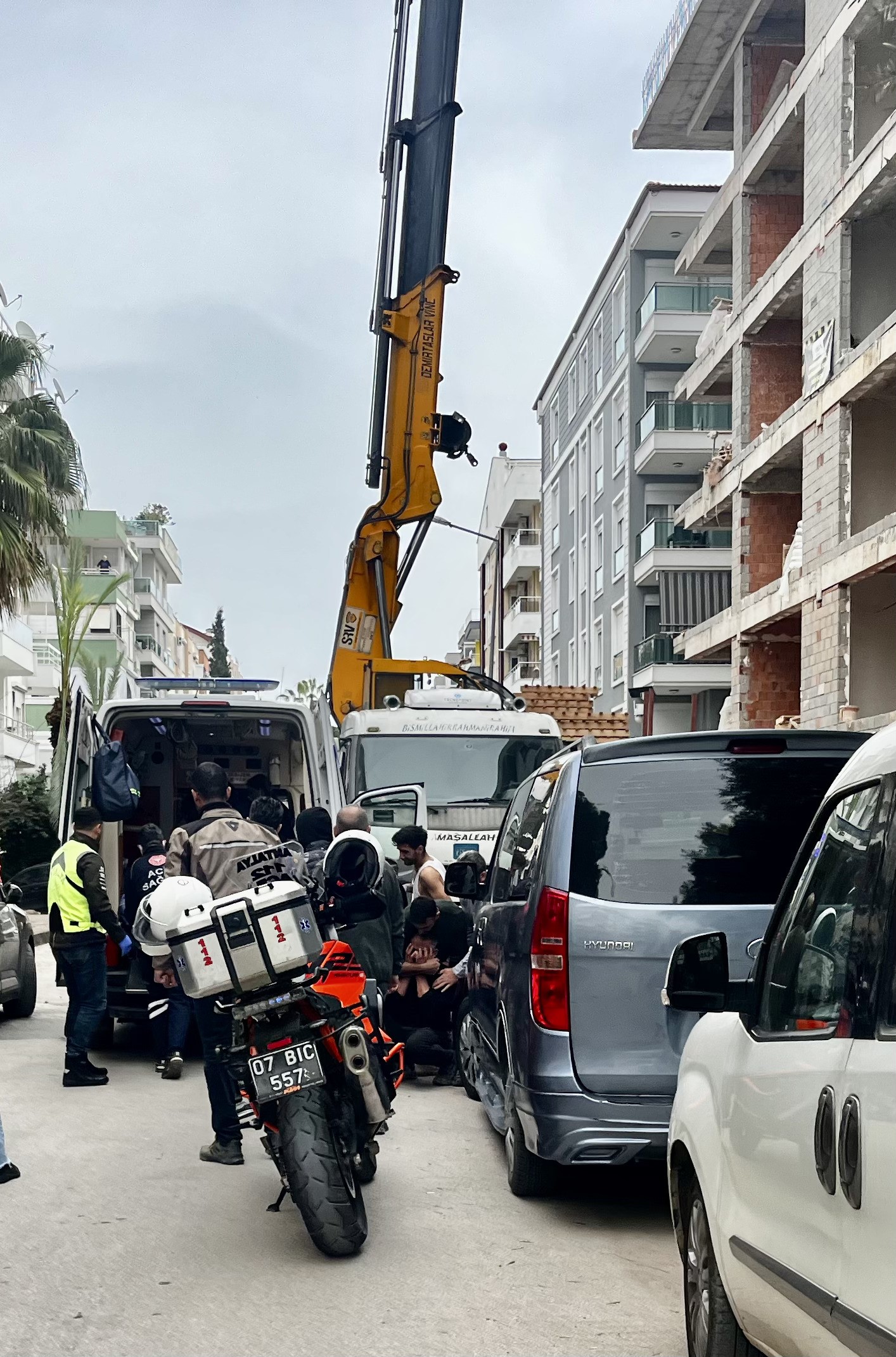 Bir Anlık Denge Kaybı Felakete Dönüştü! Çatıdan Düştü, Babanın Feryadı Yürekleri Dağladı (2)