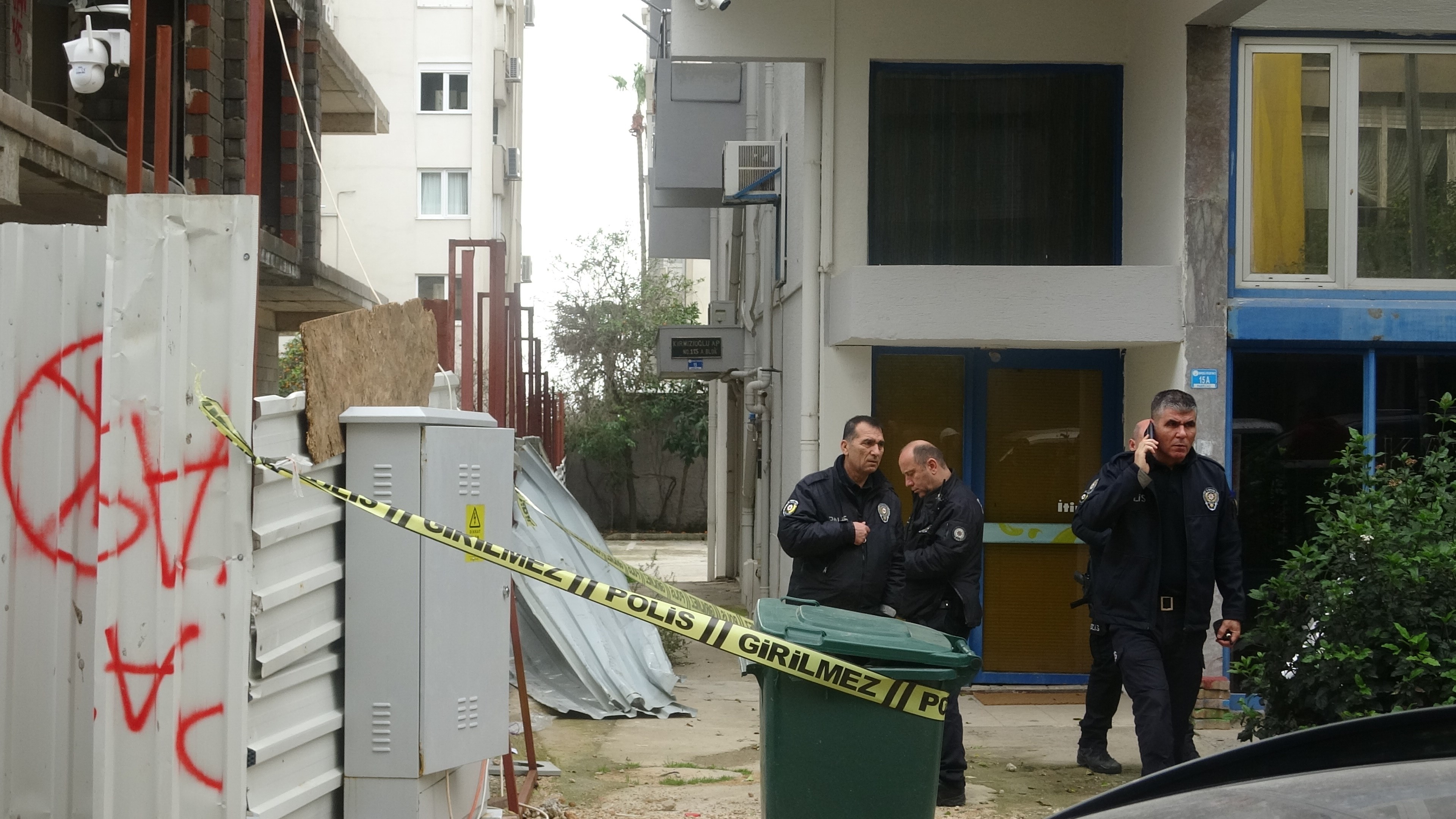 Bir Anlık Denge Kaybı Felakete Dönüştü! Çatıdan Düştü, Babanın Feryadı Yürekleri Dağladı (5)